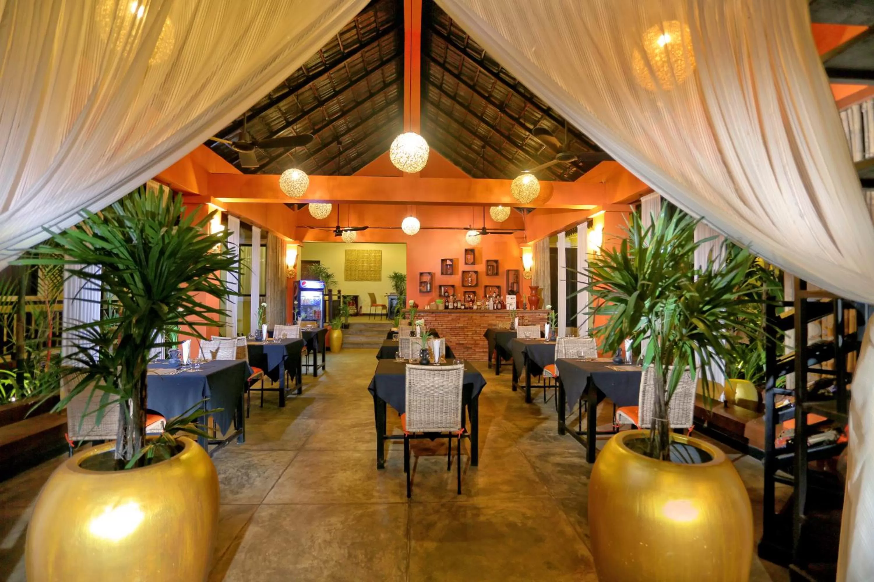 Restaurant/Places to Eat in Residence Indochine Suite