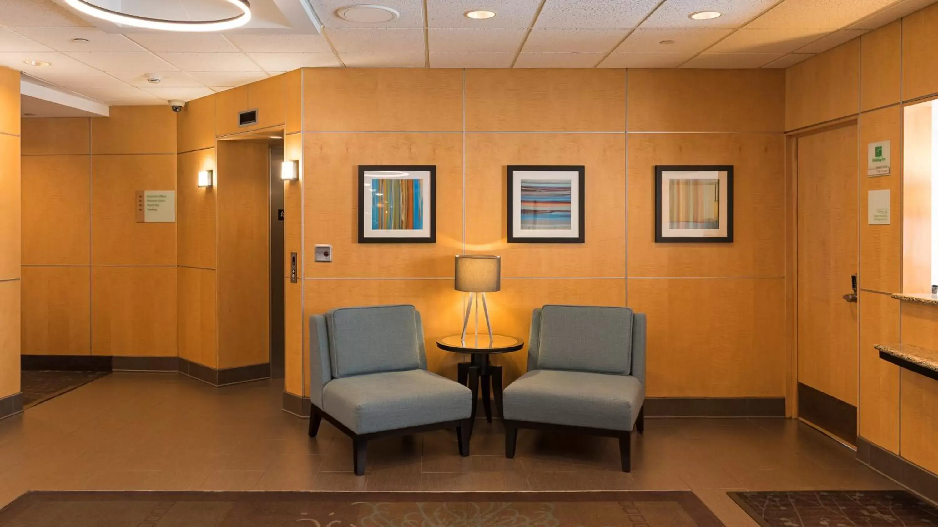 Property building, Seating Area in Holiday Inn St. Paul Downtown, an IHG Hotel