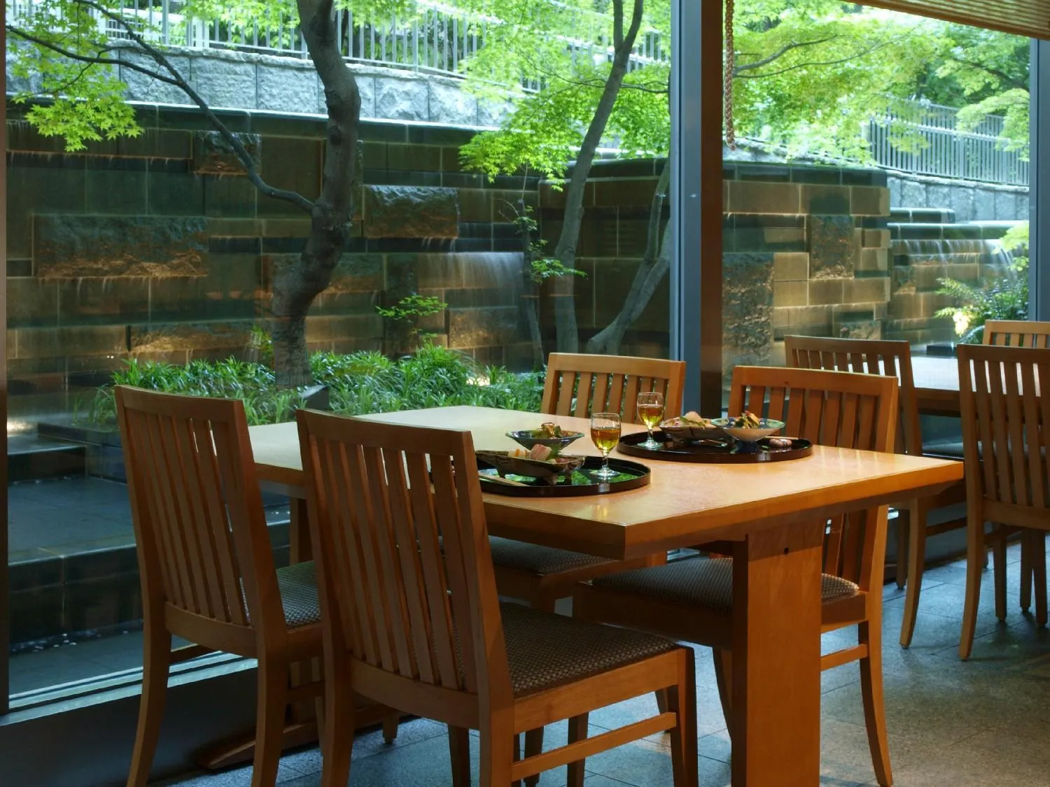 Restaurant/places to eat in Toshi Center Hotel