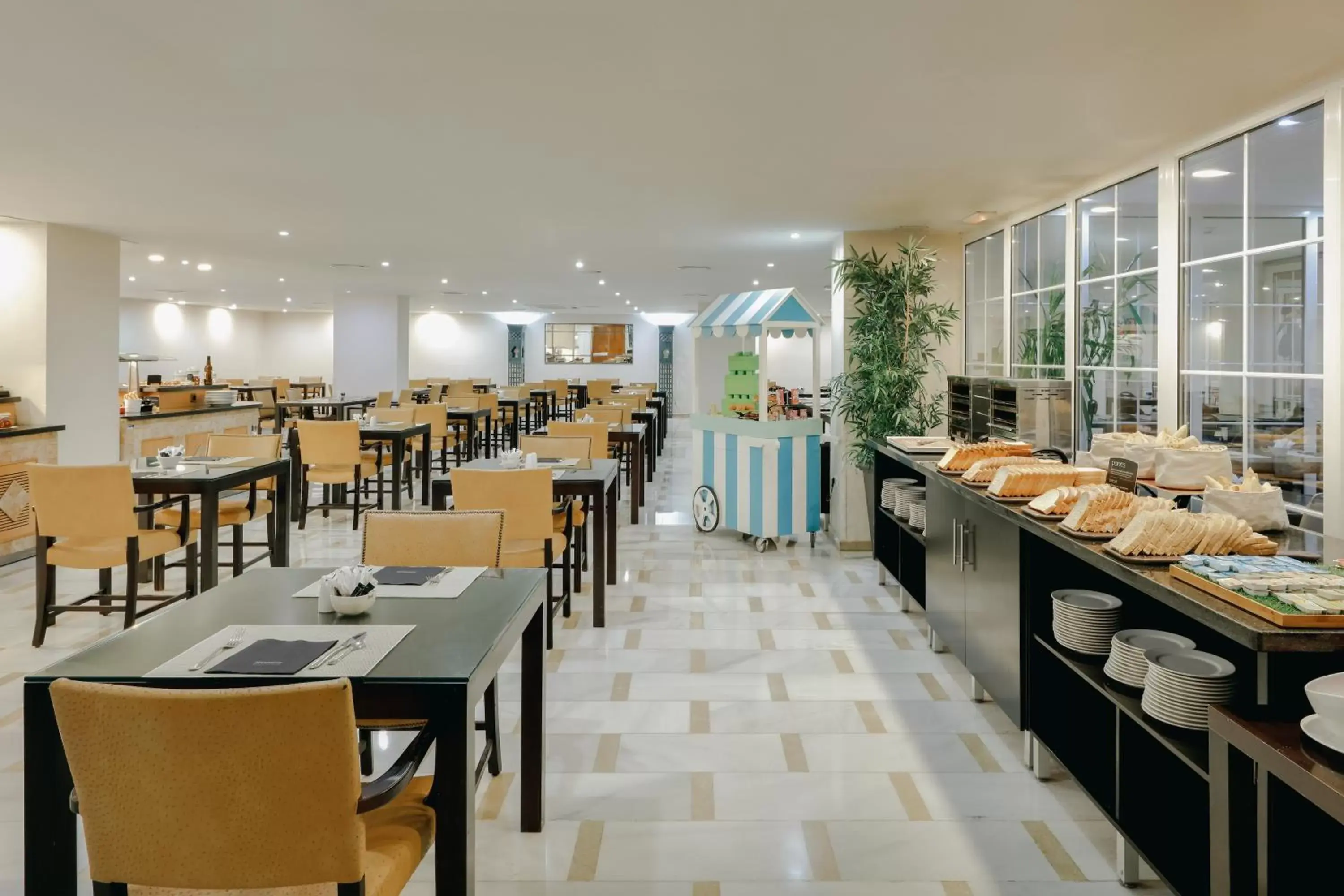 Buffet breakfast in Hesperia Córdoba Buffet breakfast in Hesperia Córdoba