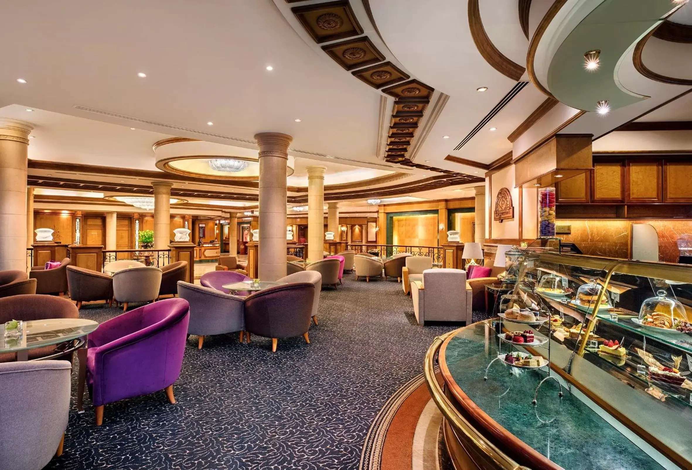Restaurant/places to eat, Lounge/Bar in Crowne Plaza Bahrain, an IHG Hotel