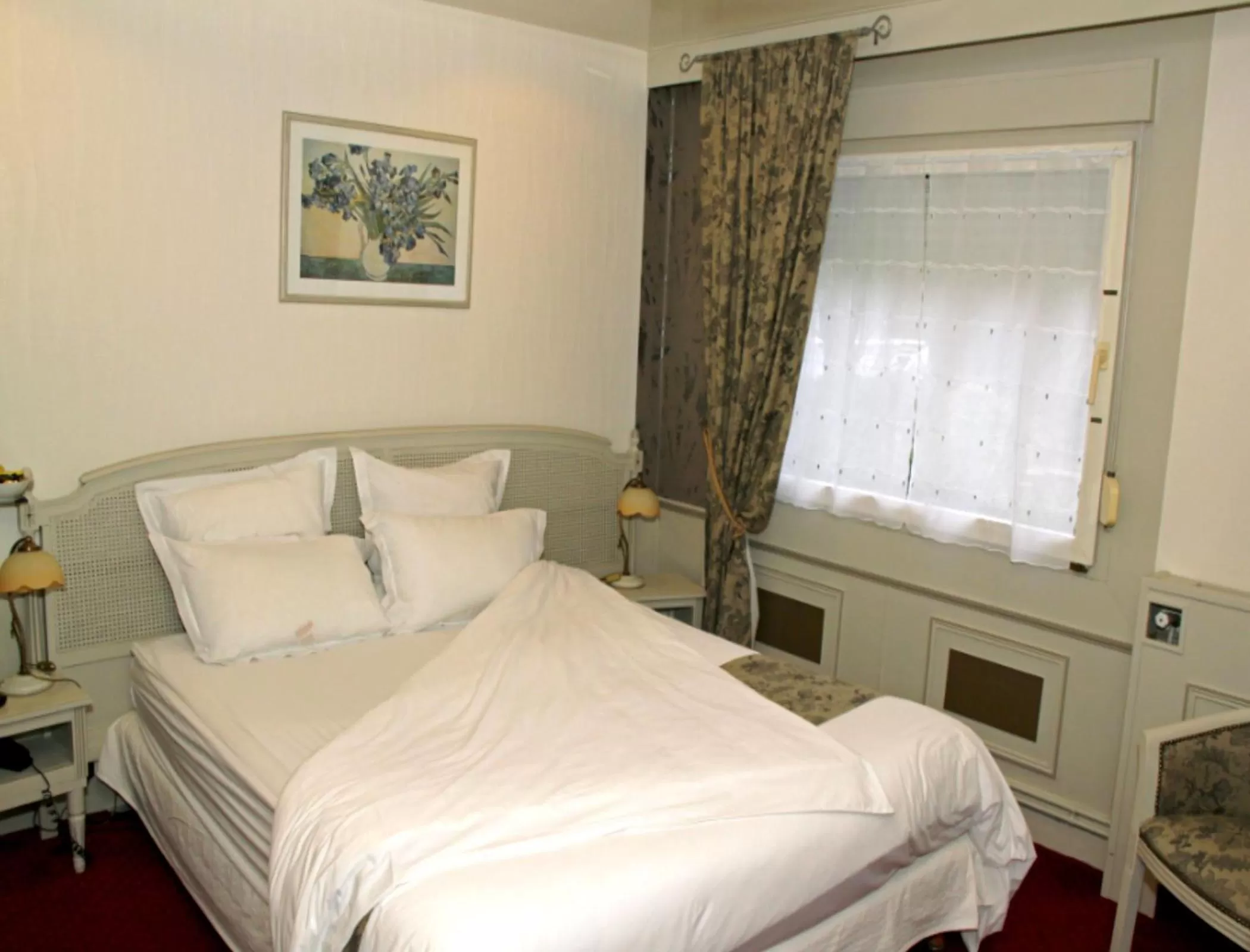 Bed in Hotel Meurice