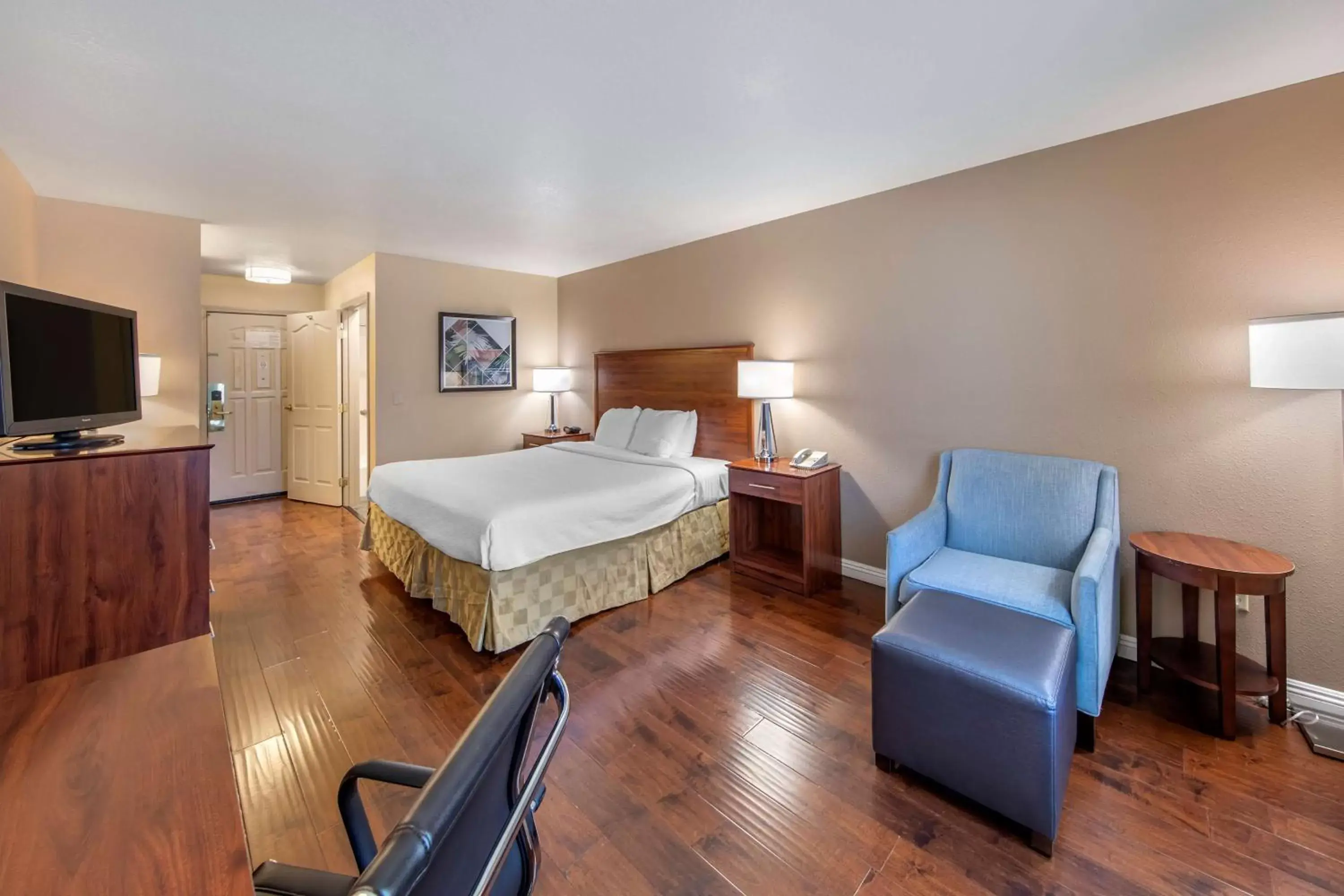 Bedroom in Best Western Plus John Jay Inn & Suites