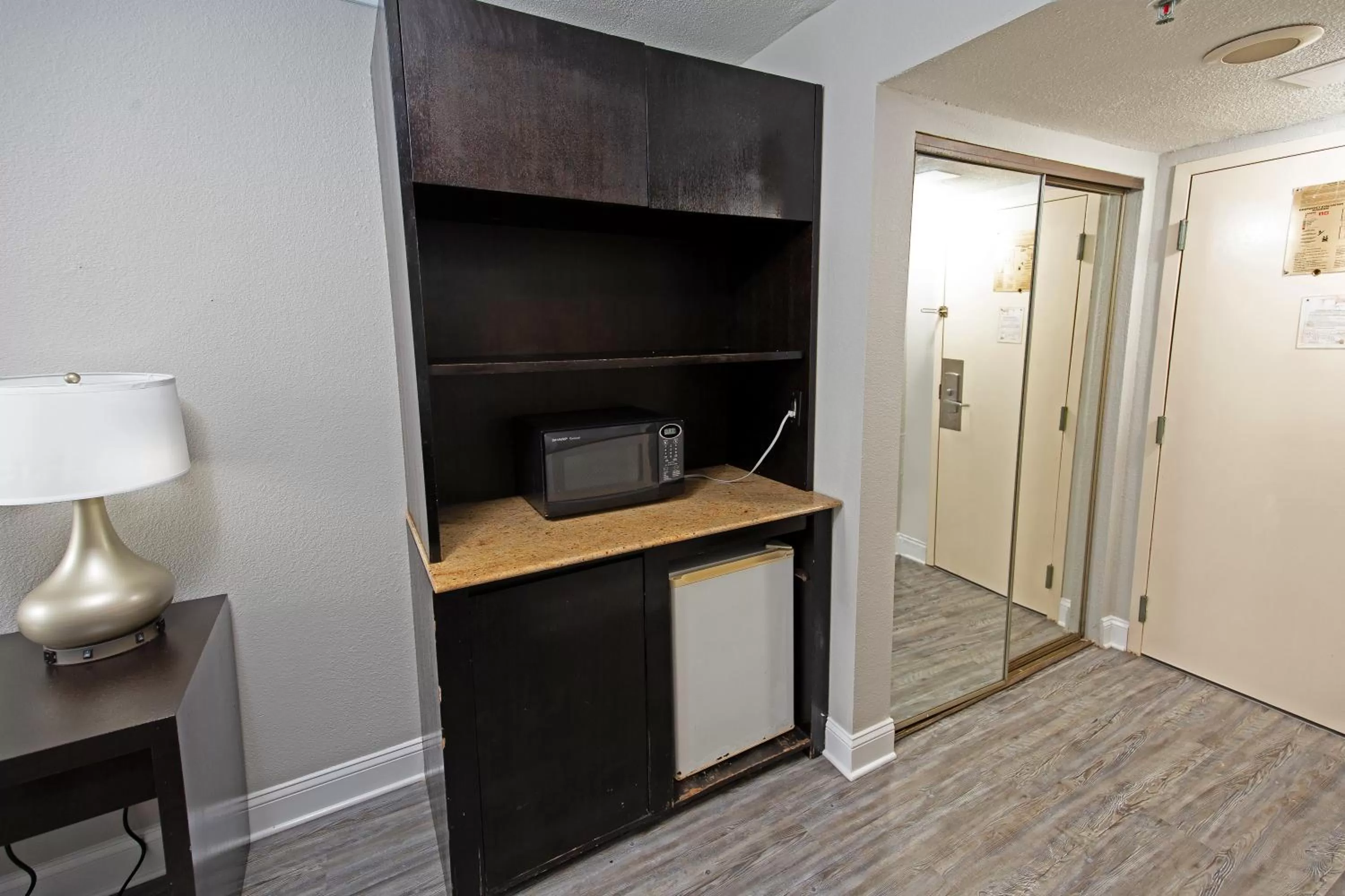 Kitchen or kitchenette, TV/Entertainment Center in Beach Vacation Condos South