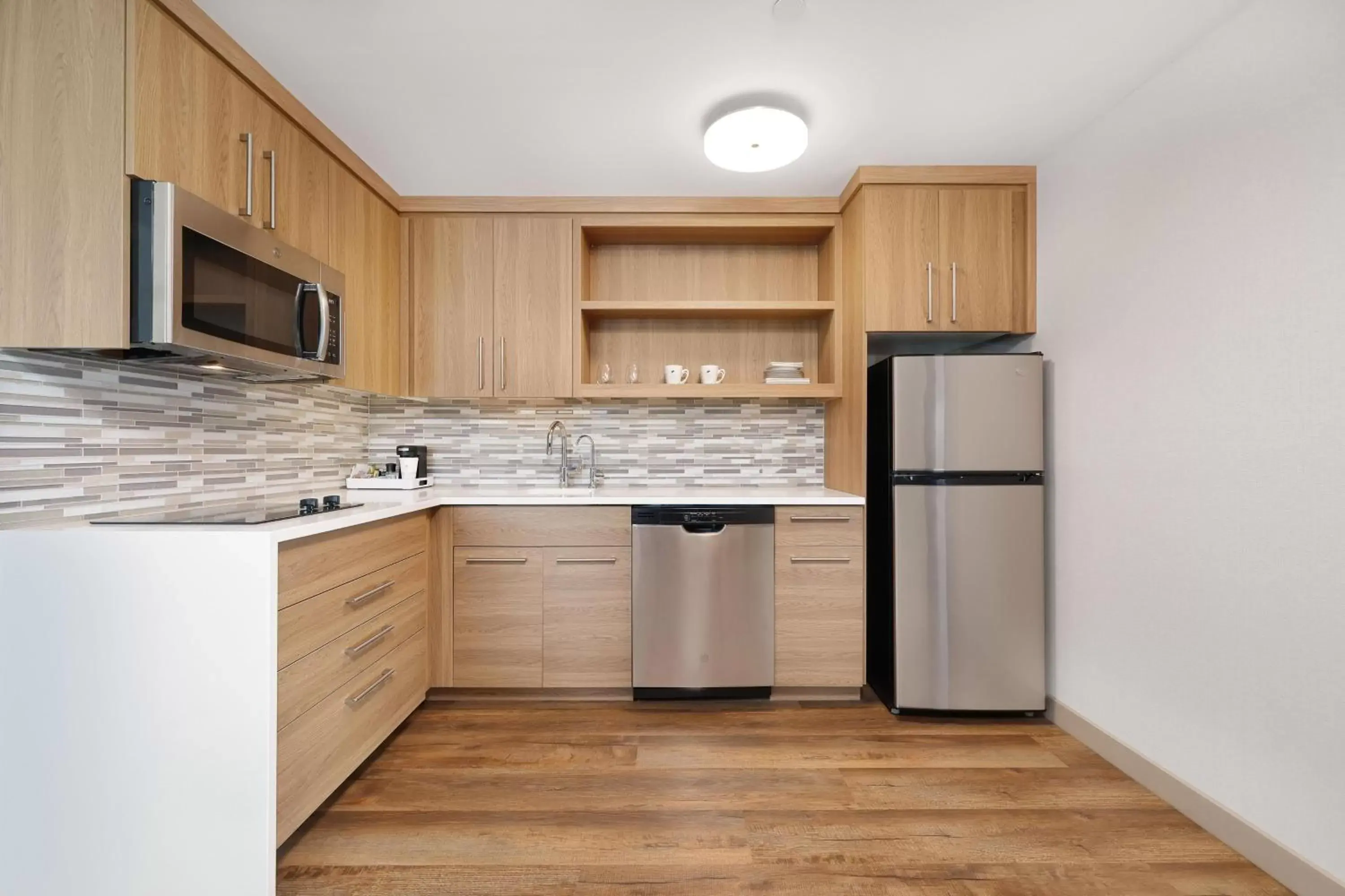 Bedroom, Kitchen/Kitchenette in Element New York Wood Ridge