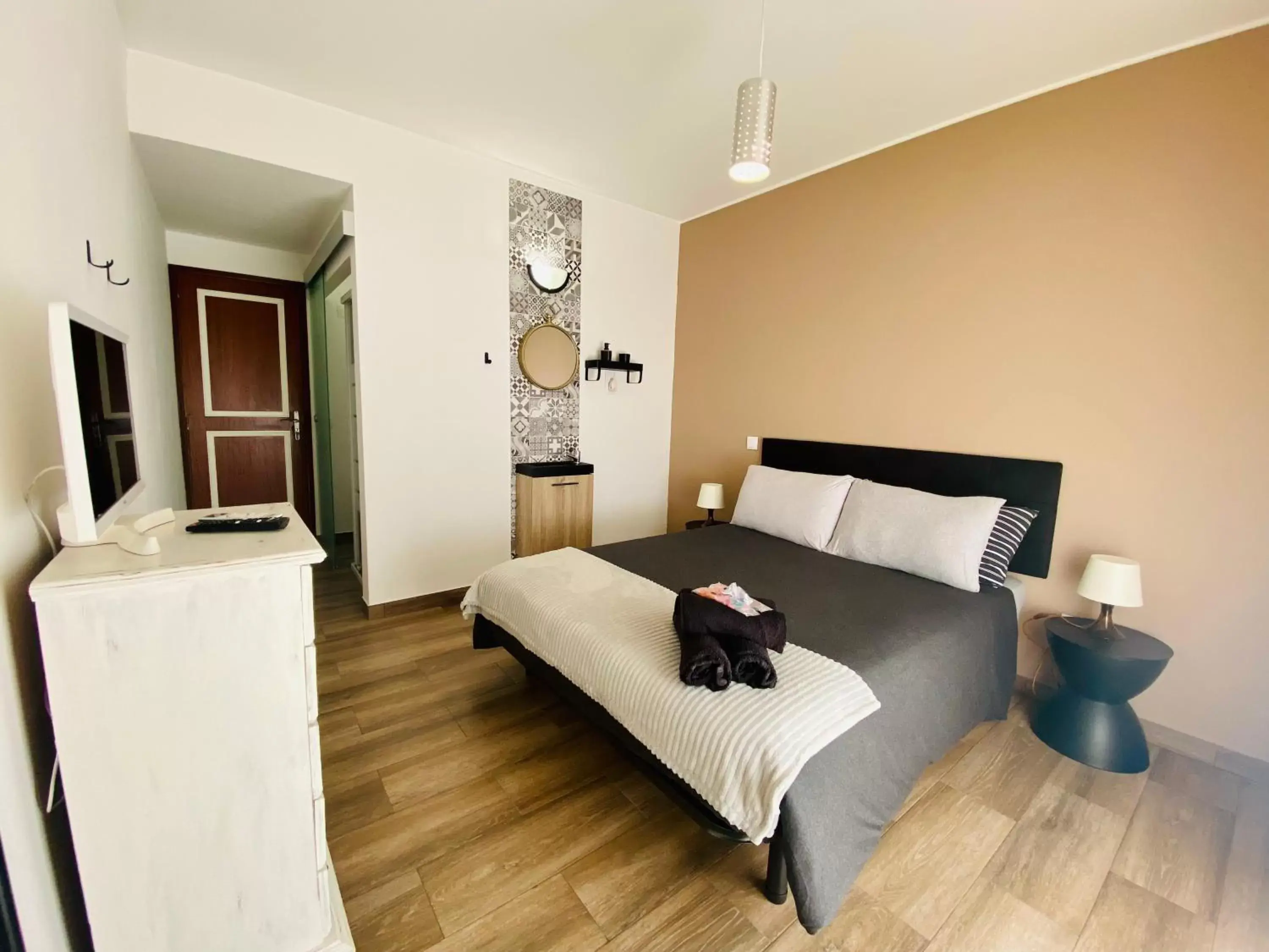 Budget Double Room with Private Bathroom in Stay on Top Old Town Budget Double Room with Private Bathroom in Stay on Top Old Town