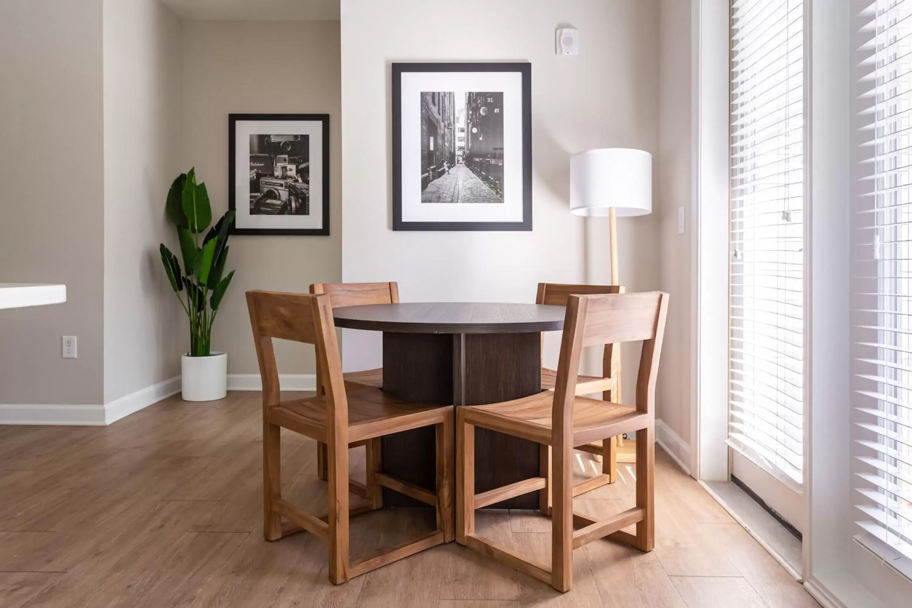 Dining Area in Kasa FreeMoreWest Charlotte