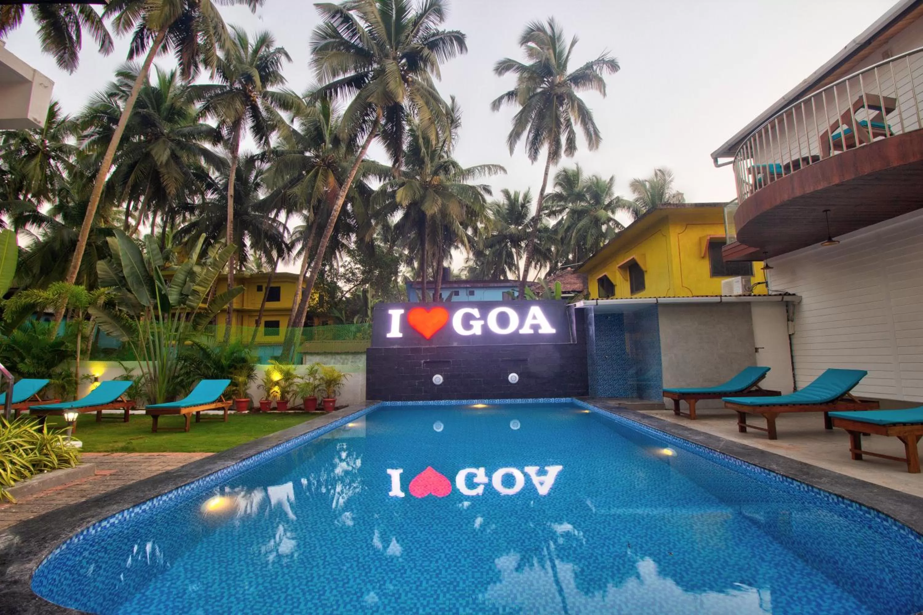 Swimming pool in Oceano Beach Resort