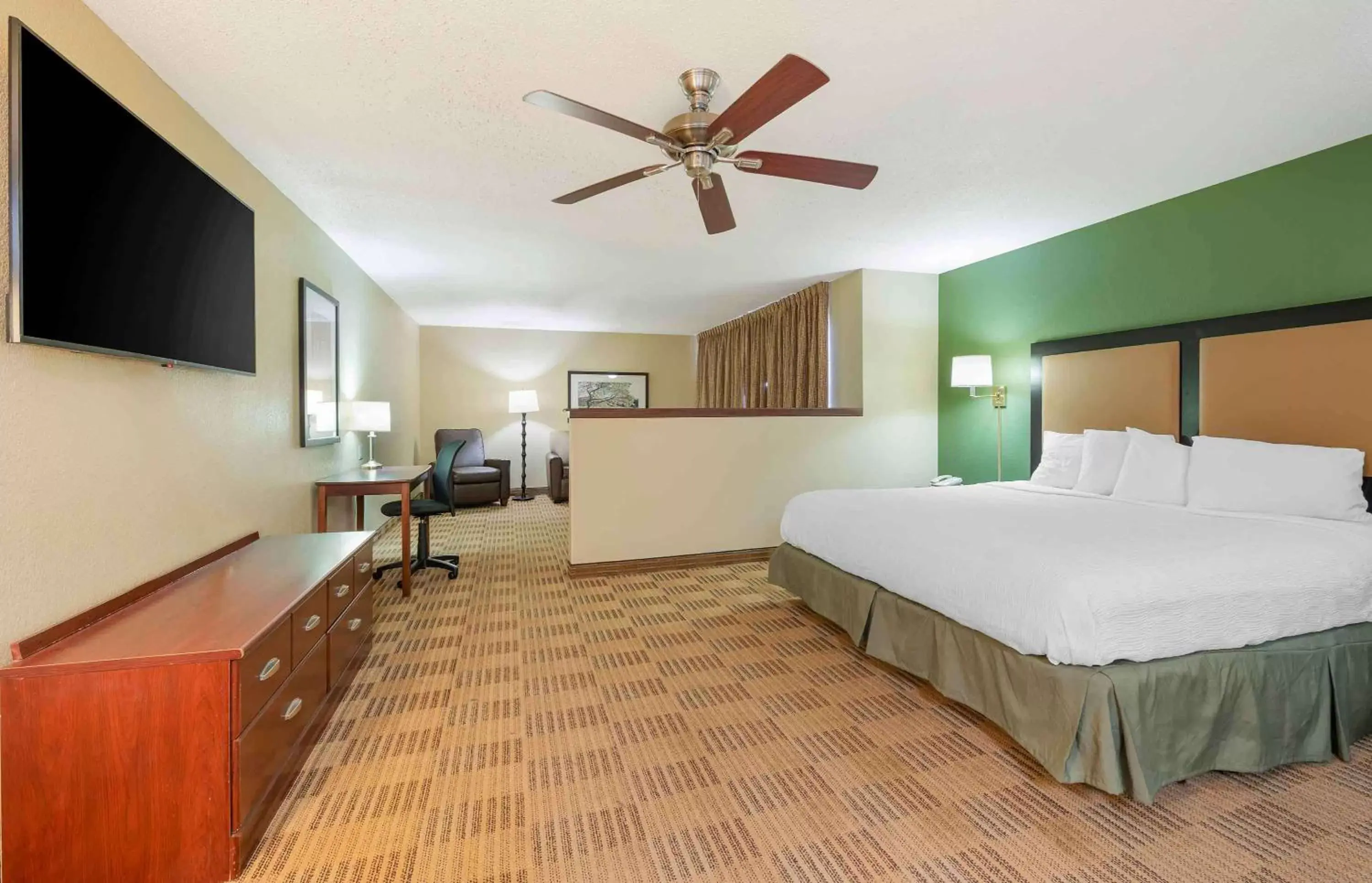 Bedroom in Extended Stay America Suites - Chicago - Schaumburg - I-90