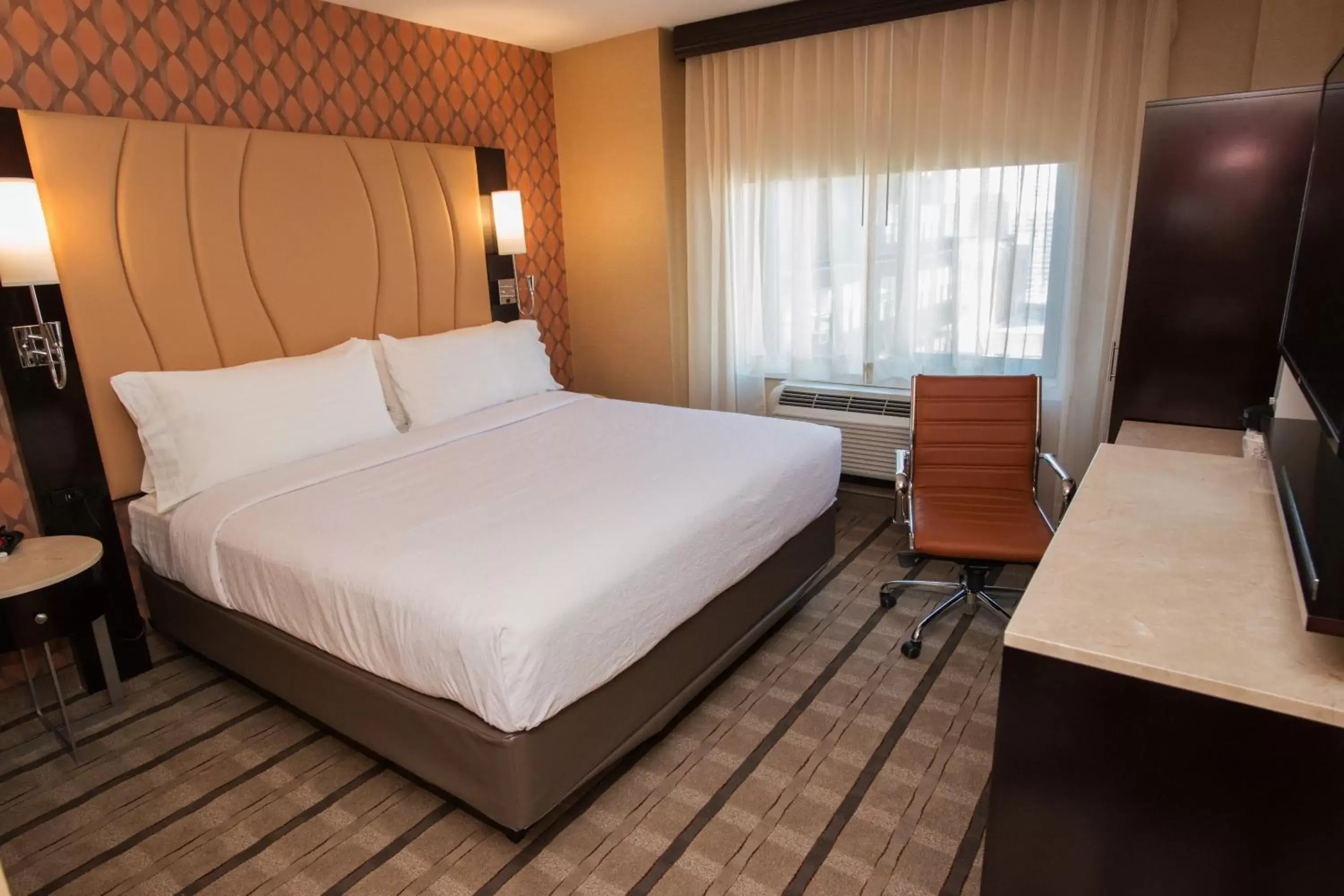 Photo of the whole room, Bed in Holiday Inn New York City - Times Square, an IHG Hotel