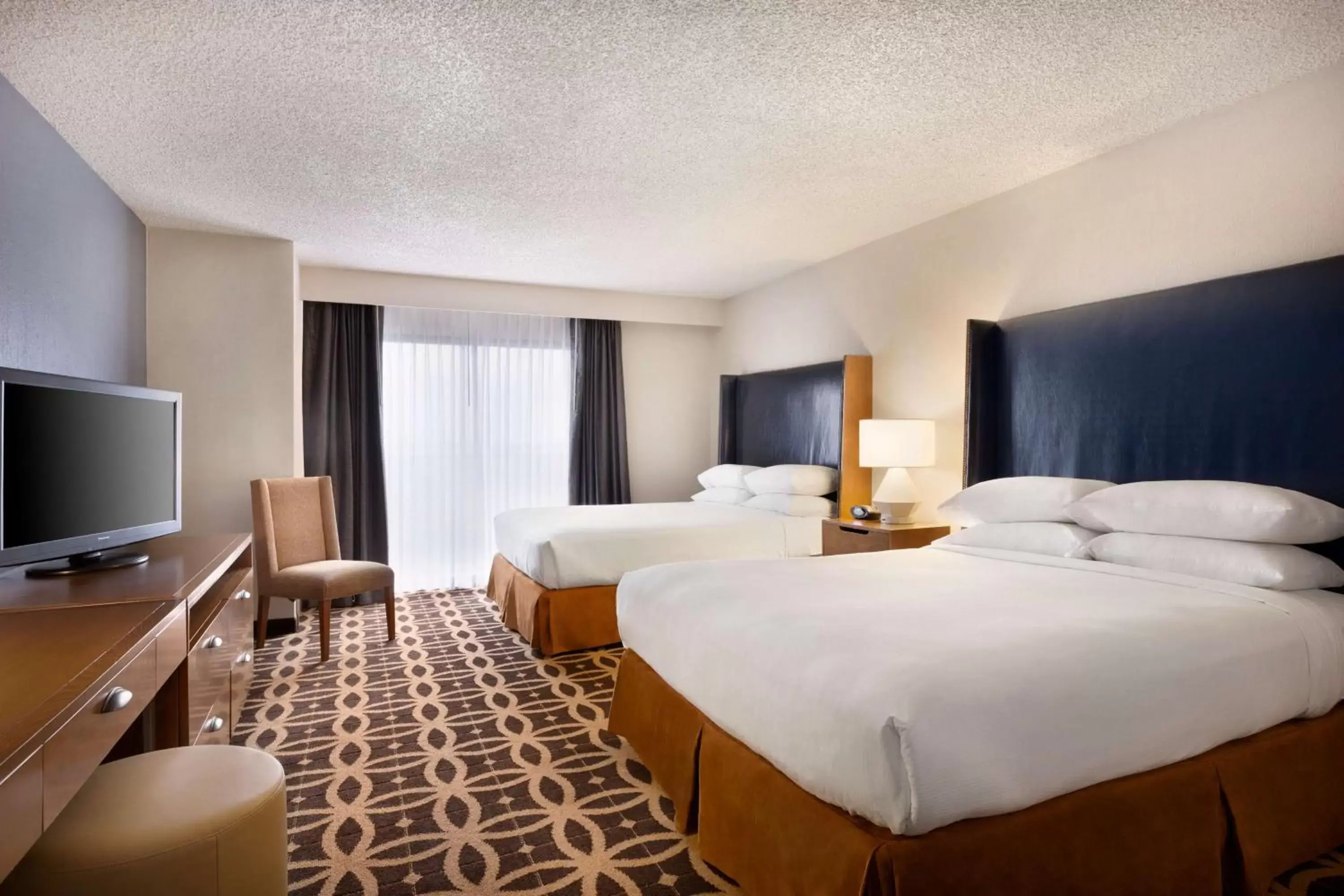 Bed in Embassy Suites Dallas - DFW International Airport South