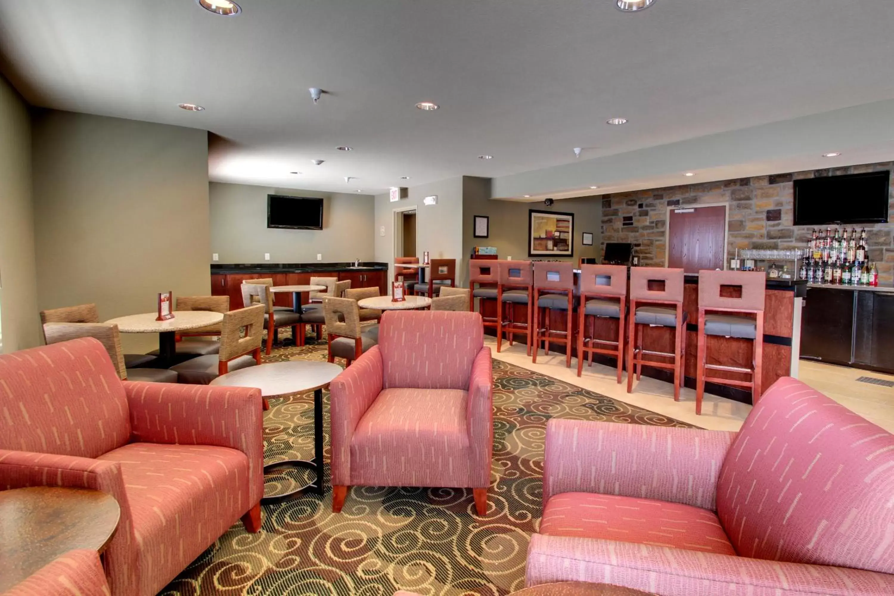 Restaurant/places to eat, Lounge/Bar in Cobblestone Inn & Suites - Harvey