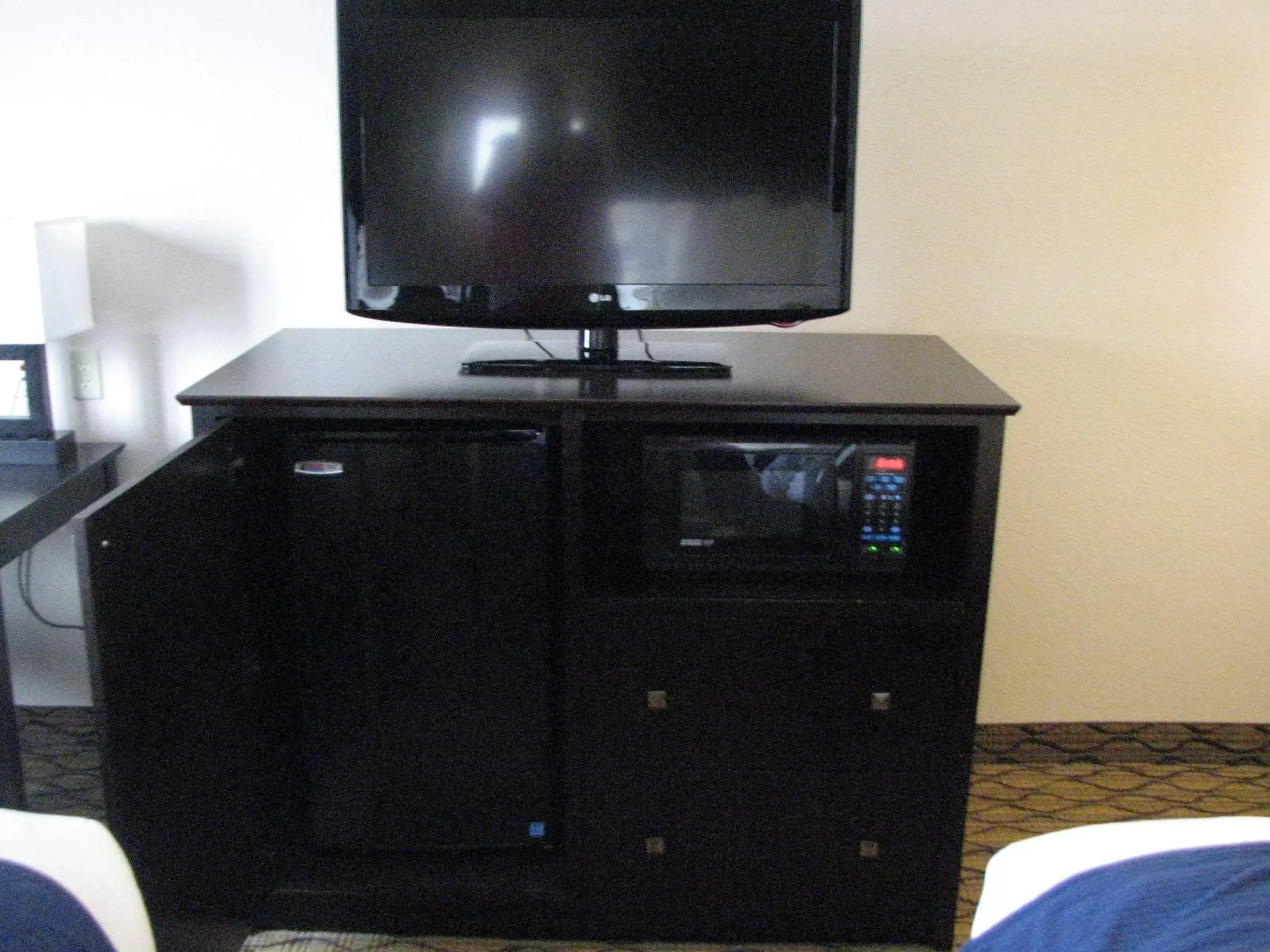TV/Entertainment Center in Holiday Inn Express Hotel and Suites Elk City, an IHG Hotel