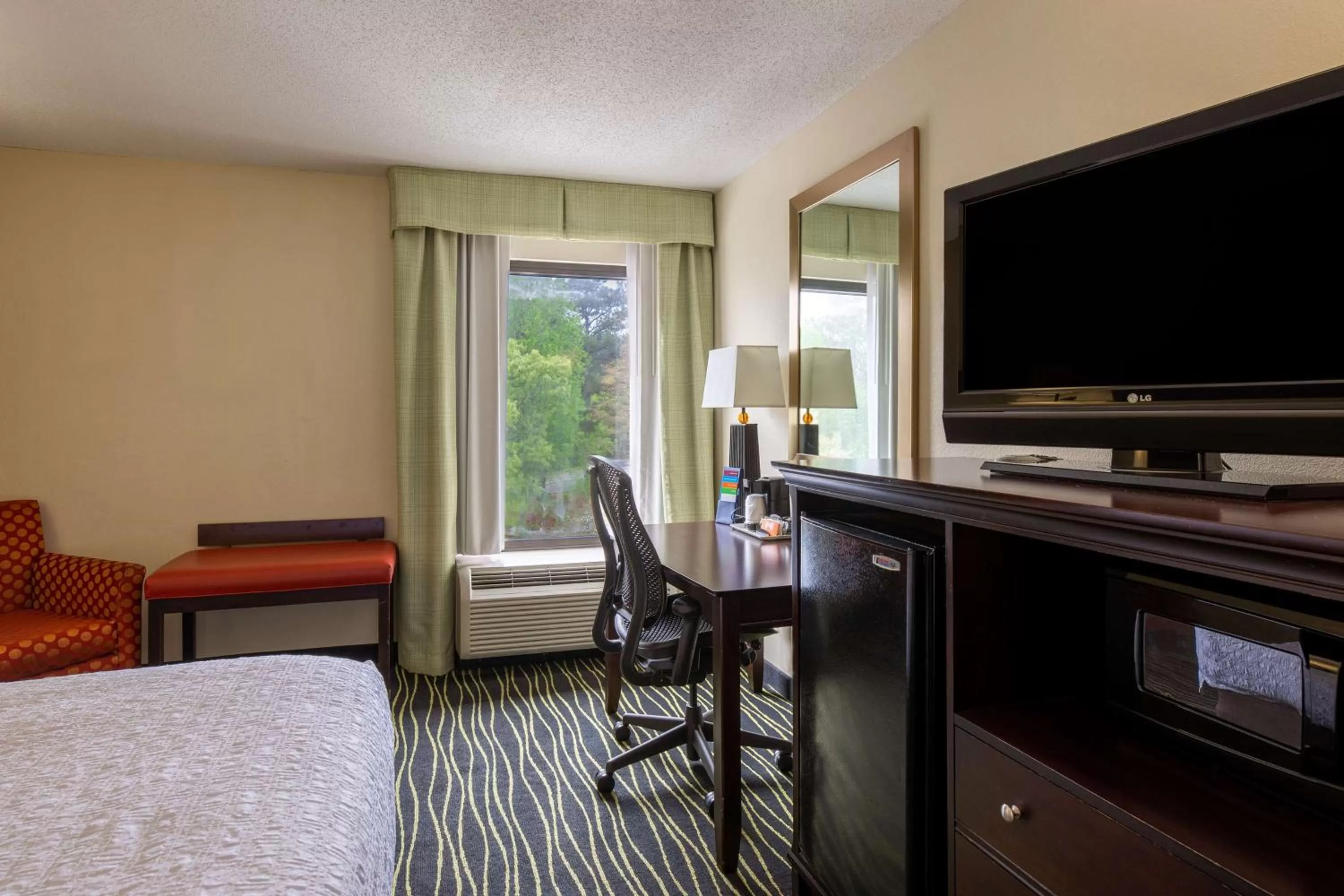 Bedroom, Bed in Hampton Inn Columbia I-26/Harbison Blvd