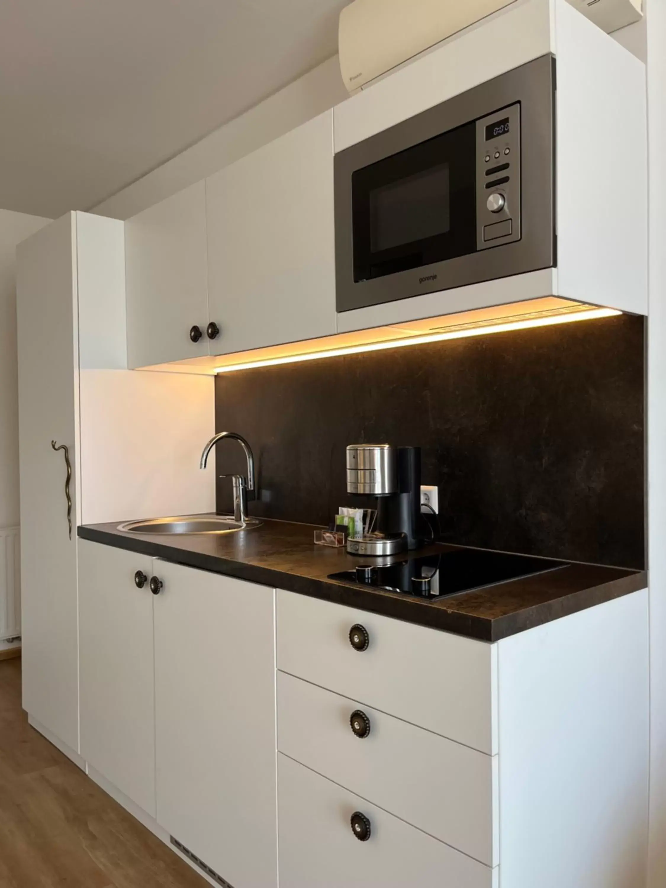 Coffee/tea facilities, Kitchen/Kitchenette in Amedia Luxury Suites Graz, Trademark Collection by Wyndham