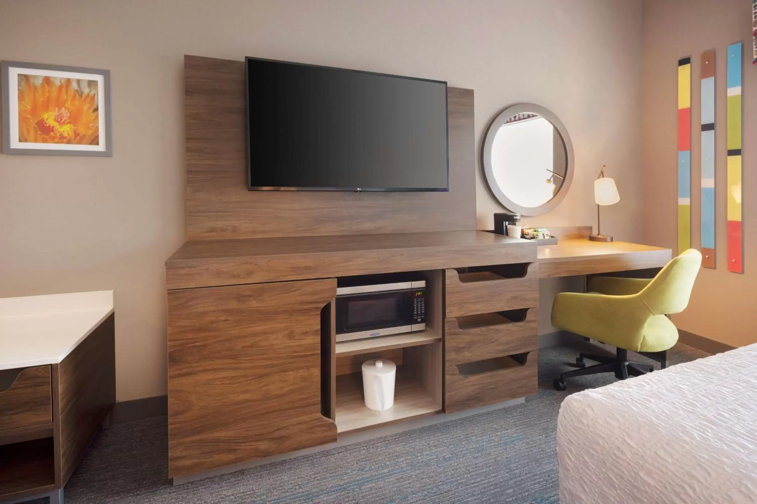 Queen Room with Two Queen Beds - Mobility/Hearing Accessible - Non-Smoking in Hampton Inn Clovis, Nm Queen Room with Two Queen Beds - Mobility/Hearing Accessible - Non-Smoking in Hampton Inn Clovis, Nm