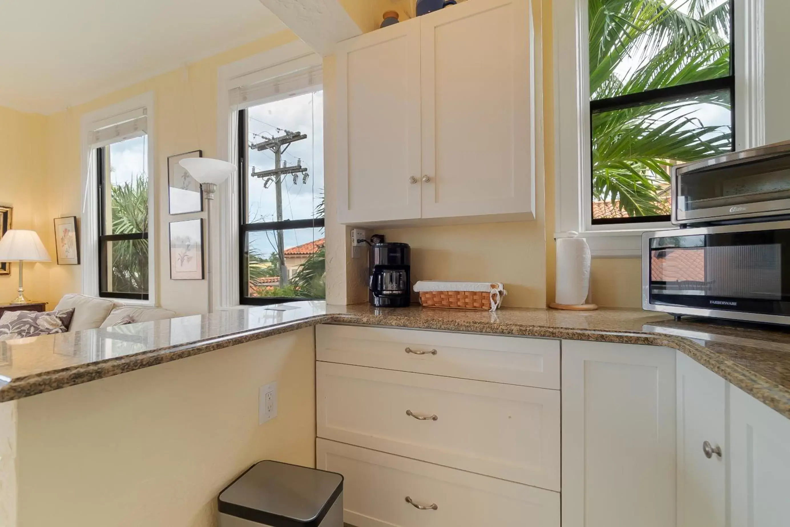 Kitchen or kitchenette, Kitchen/Kitchenette in Tropicals of Palm Beach