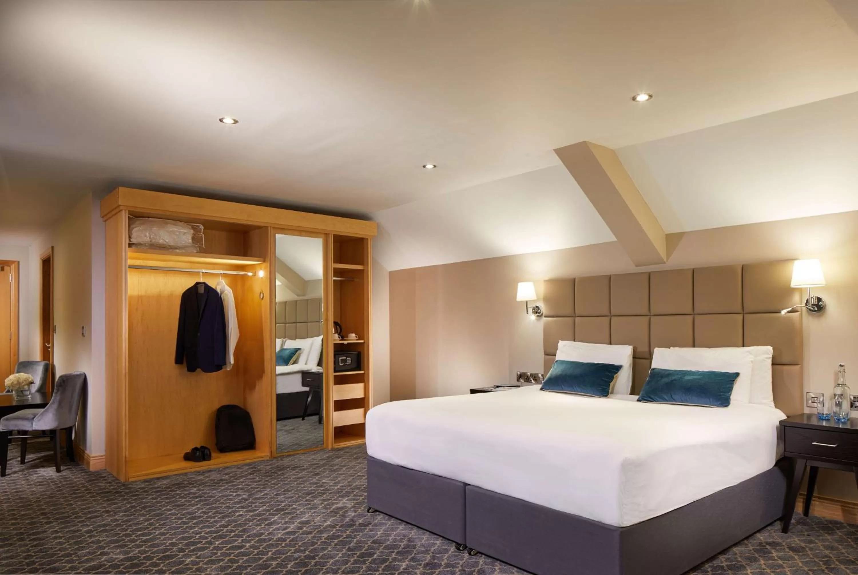 Photo of the whole room, Bed in Radisson Blu Hotel, Athlone