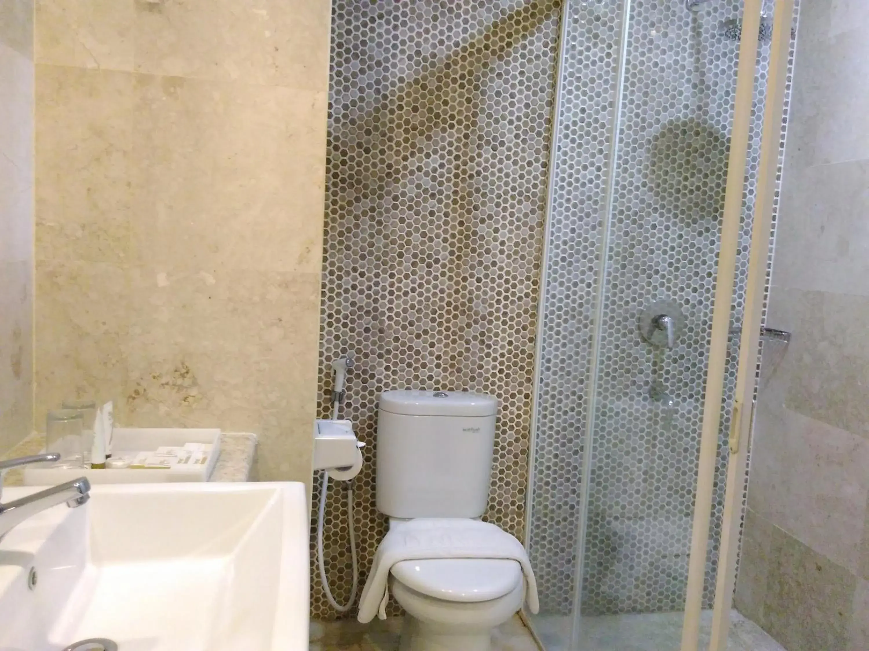 Bathroom in LYNN Hotel by Horison