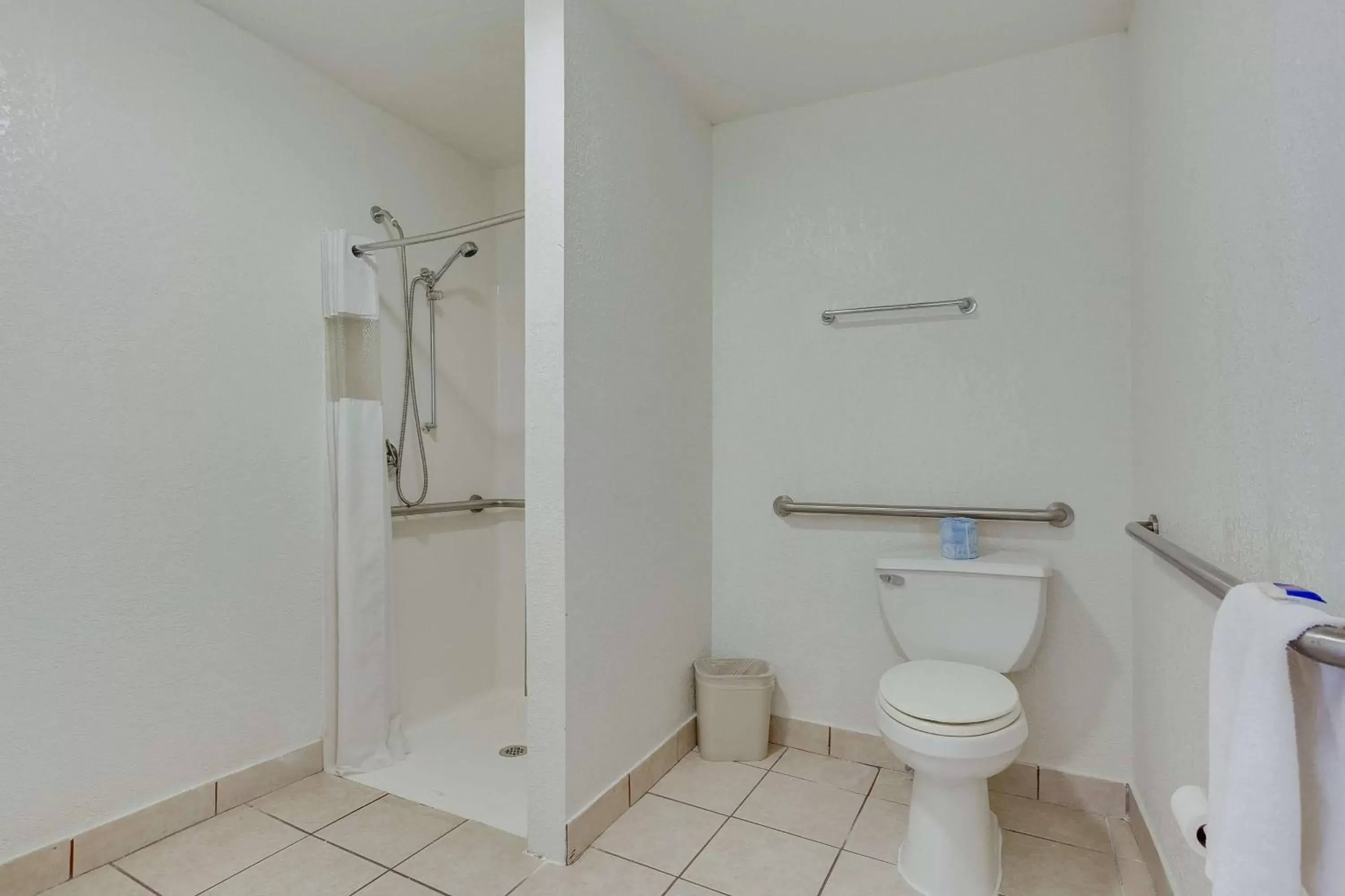 Shower, Bathroom in Motel 6-El Paso, TX - West