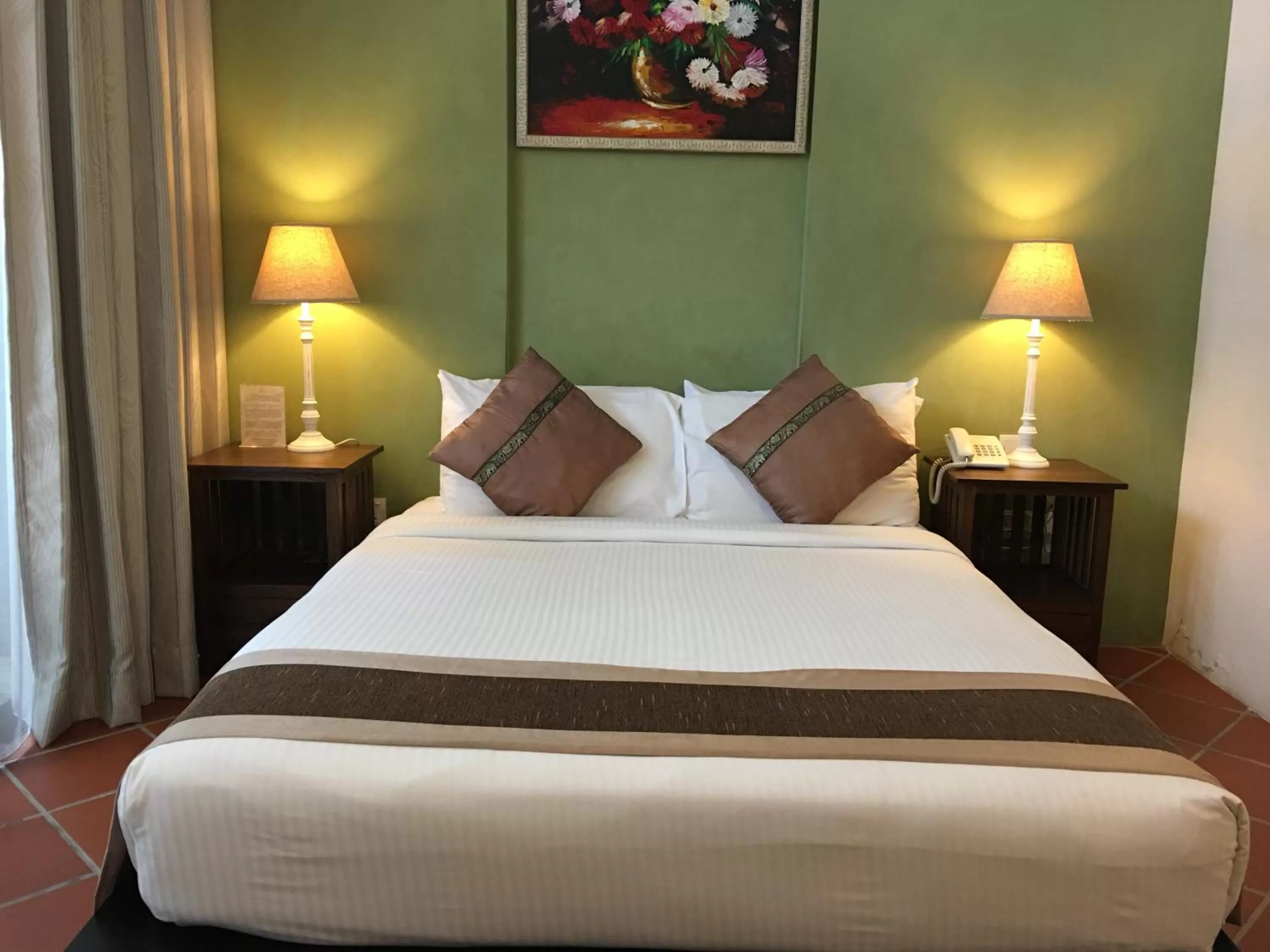 Photo of the whole room, Bed in Spices Hotel