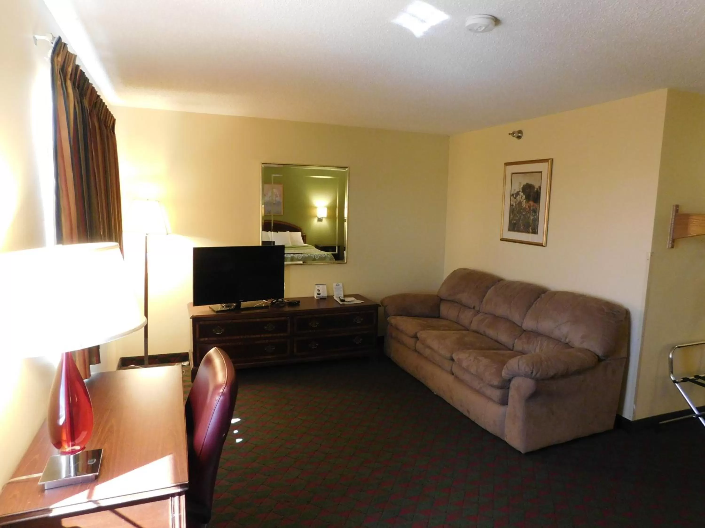 Living room in Days Inn by Wyndham Lexington NE