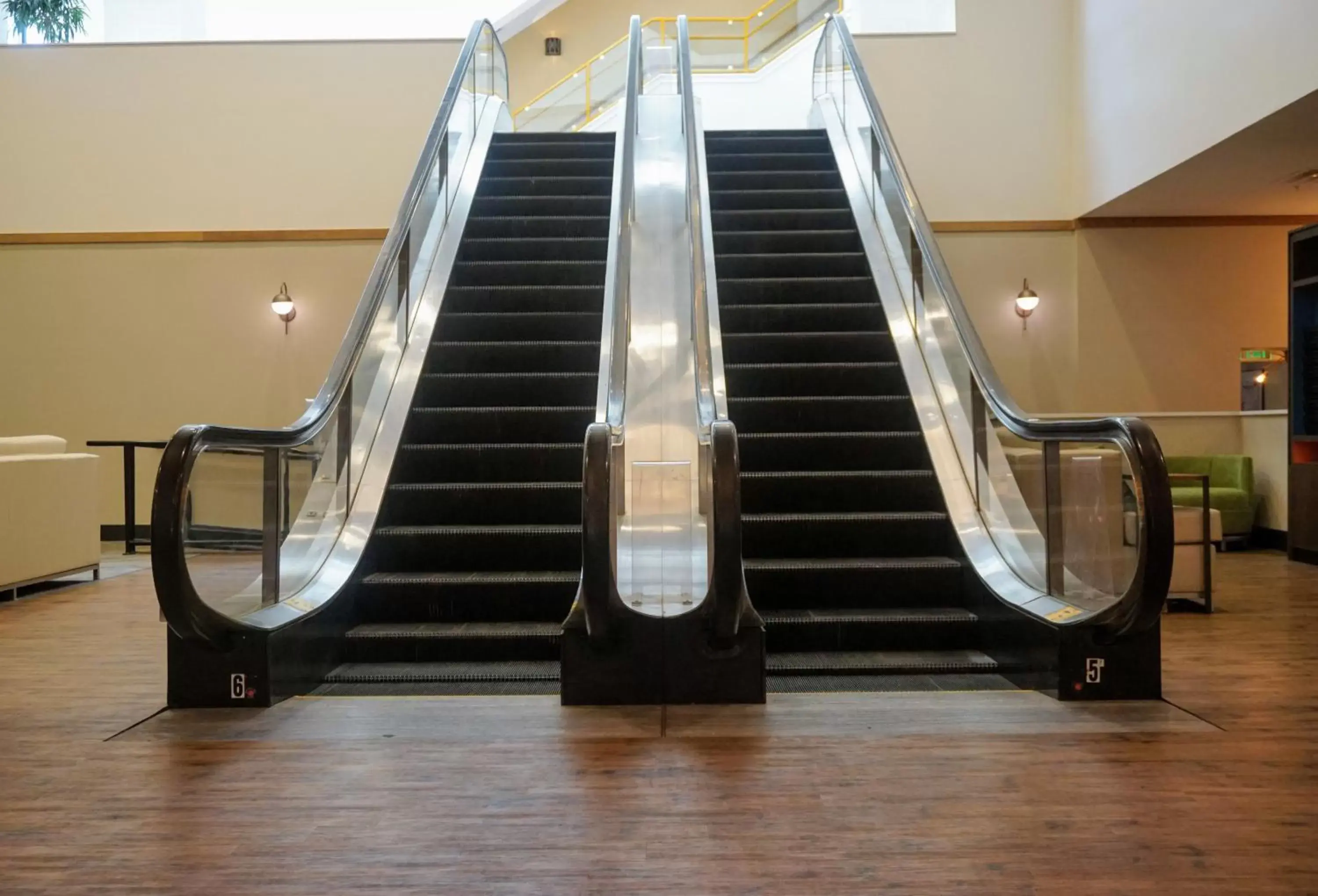 Lobby or reception in Holiday Inn Lancaster, an IHG Hotel