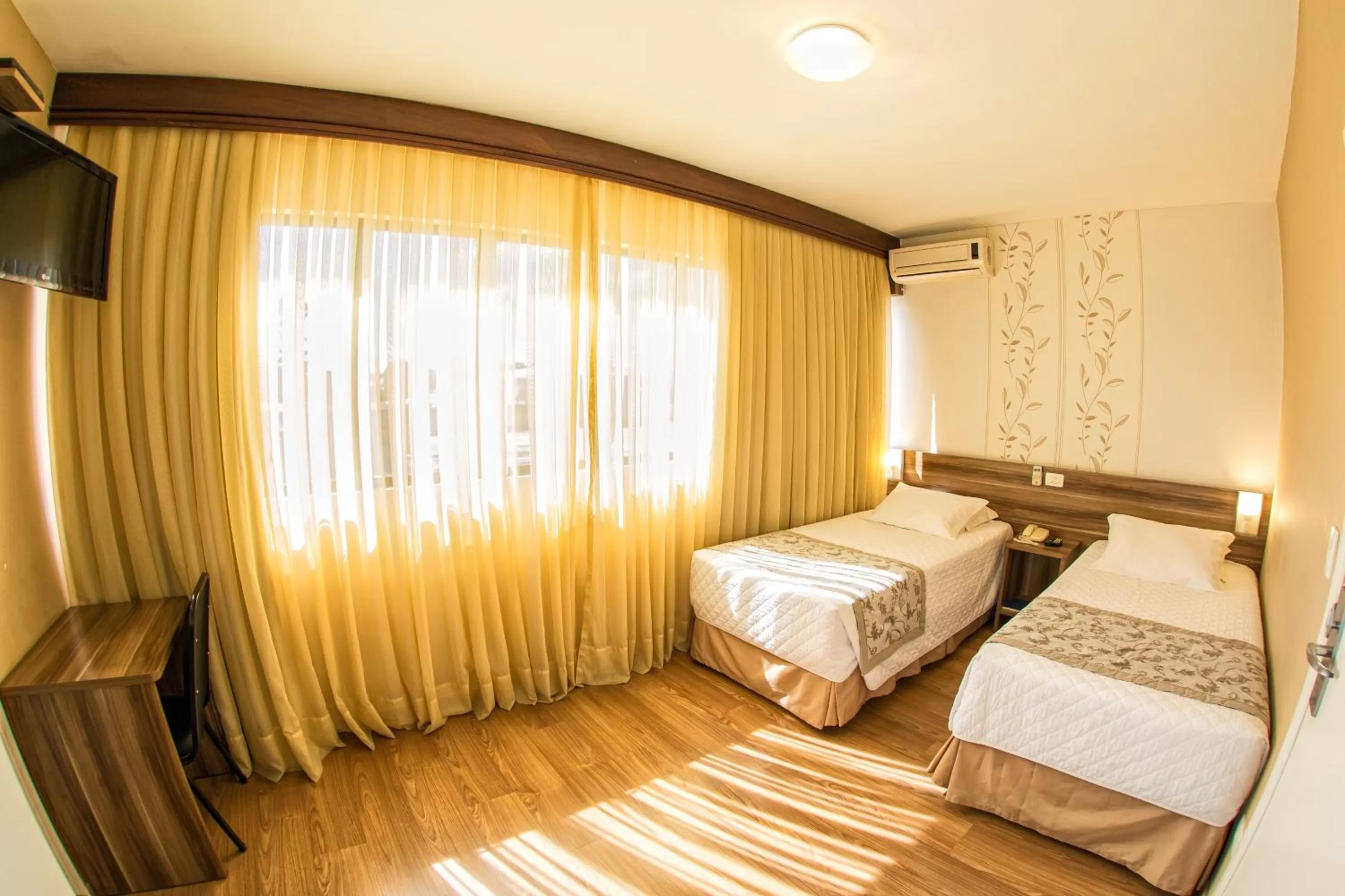 Economy Twin Room - single occupancy in Hotel Campo Largo Comfort