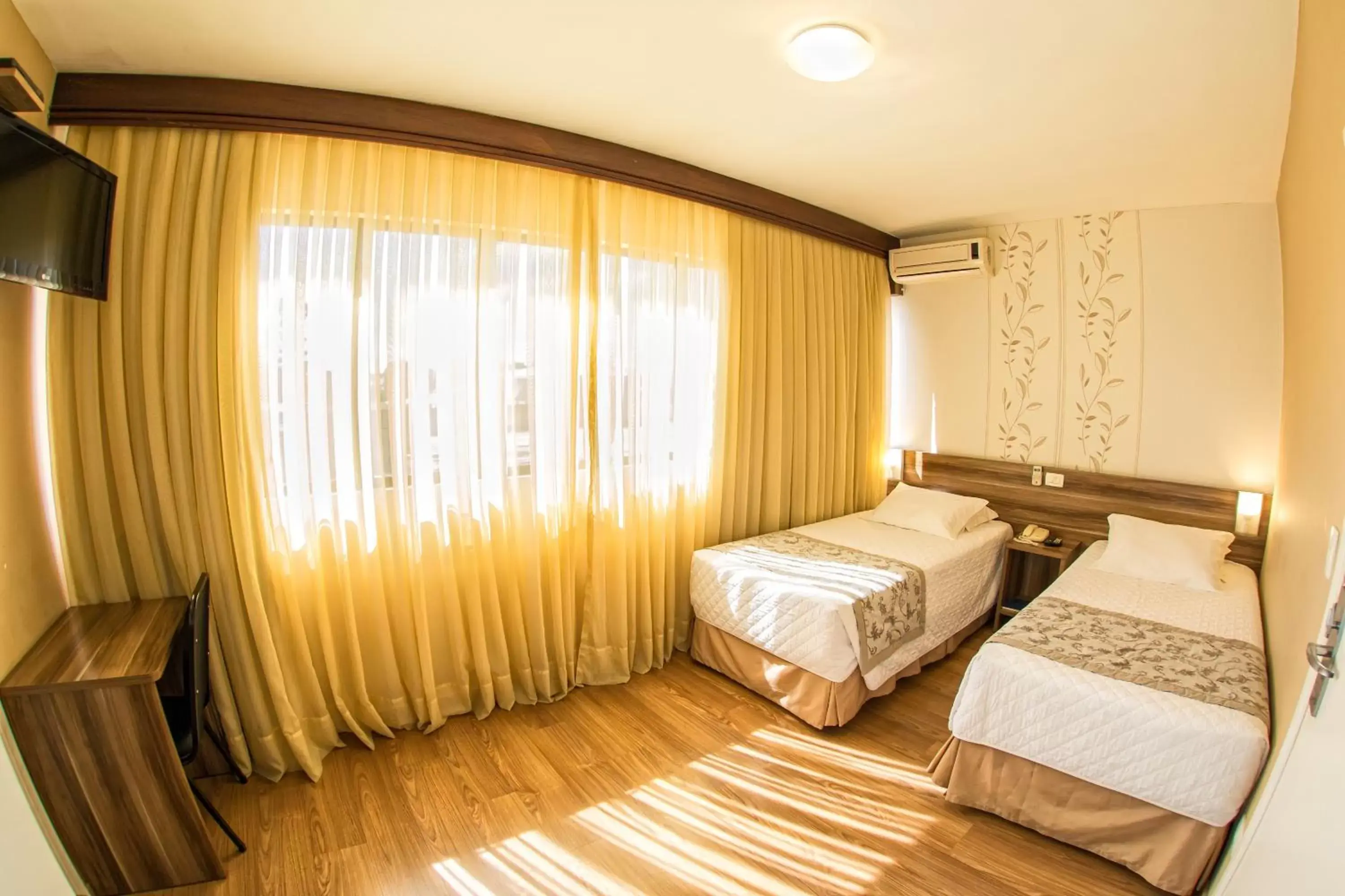 Economy Twin Room - single occupancy in Hotel Campo Largo Comfort Economy Twin Room - single occupancy in Hotel Campo Largo Comfort