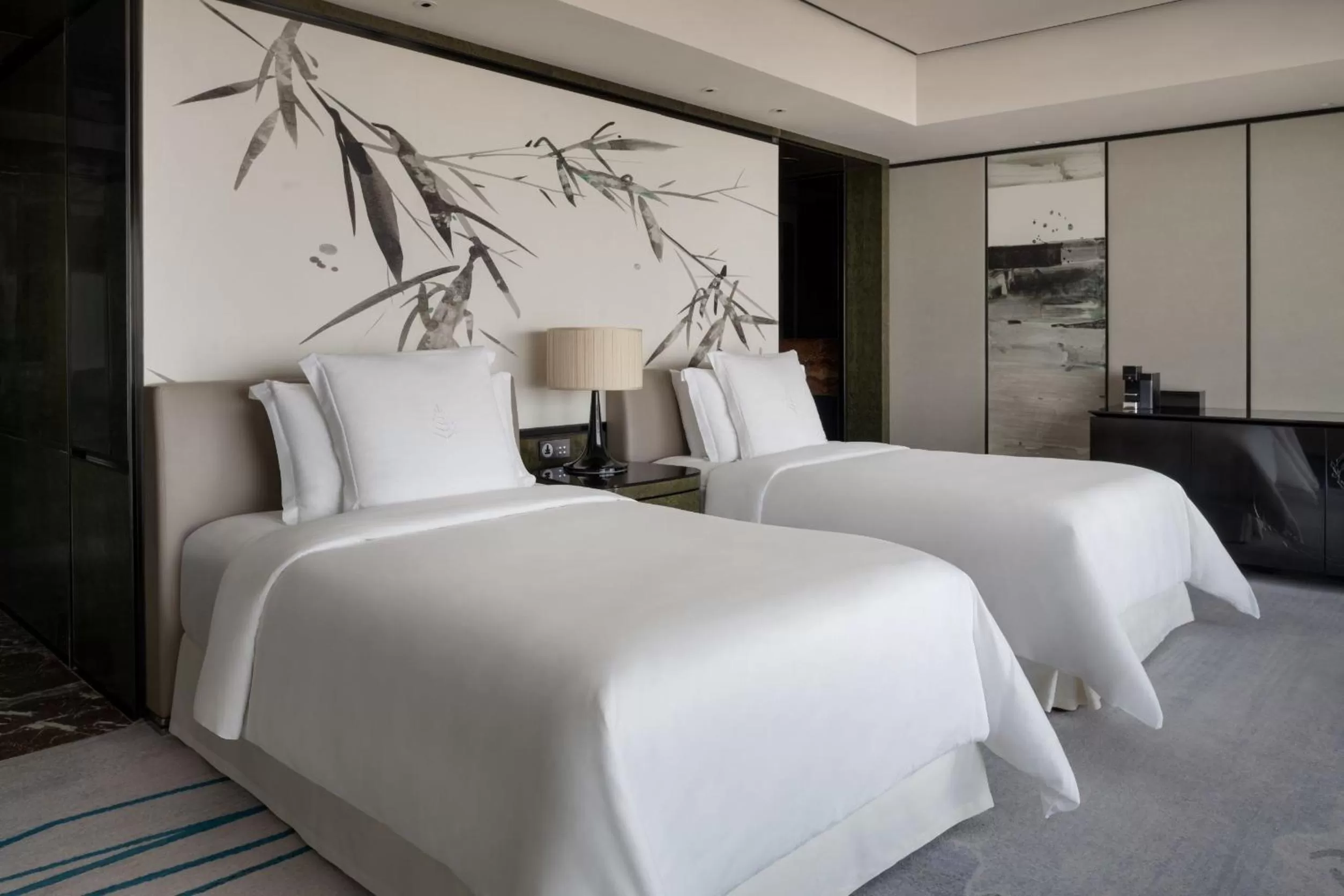 Bed in Four Seasons Hotel Guangzhou