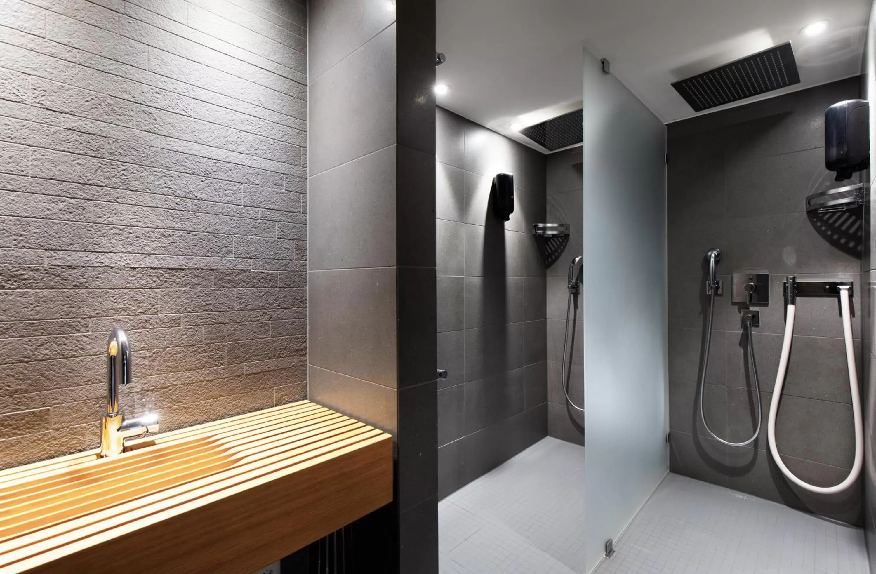 Spa and wellness centre/facilities, Bathroom in Hotel Kreuz by b-smart