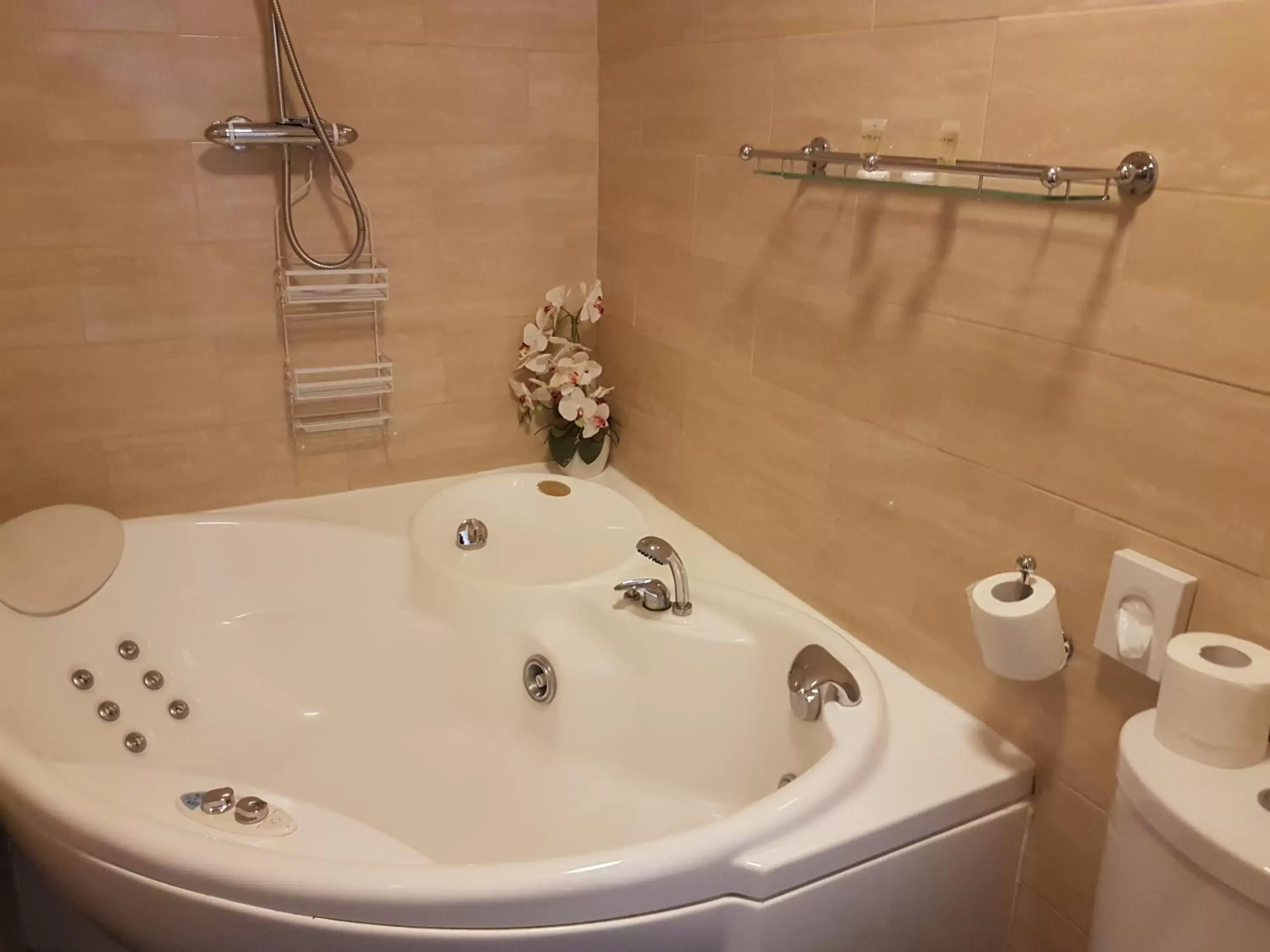 Bathroom in Gwesty'r Marine Hotel & Spa
