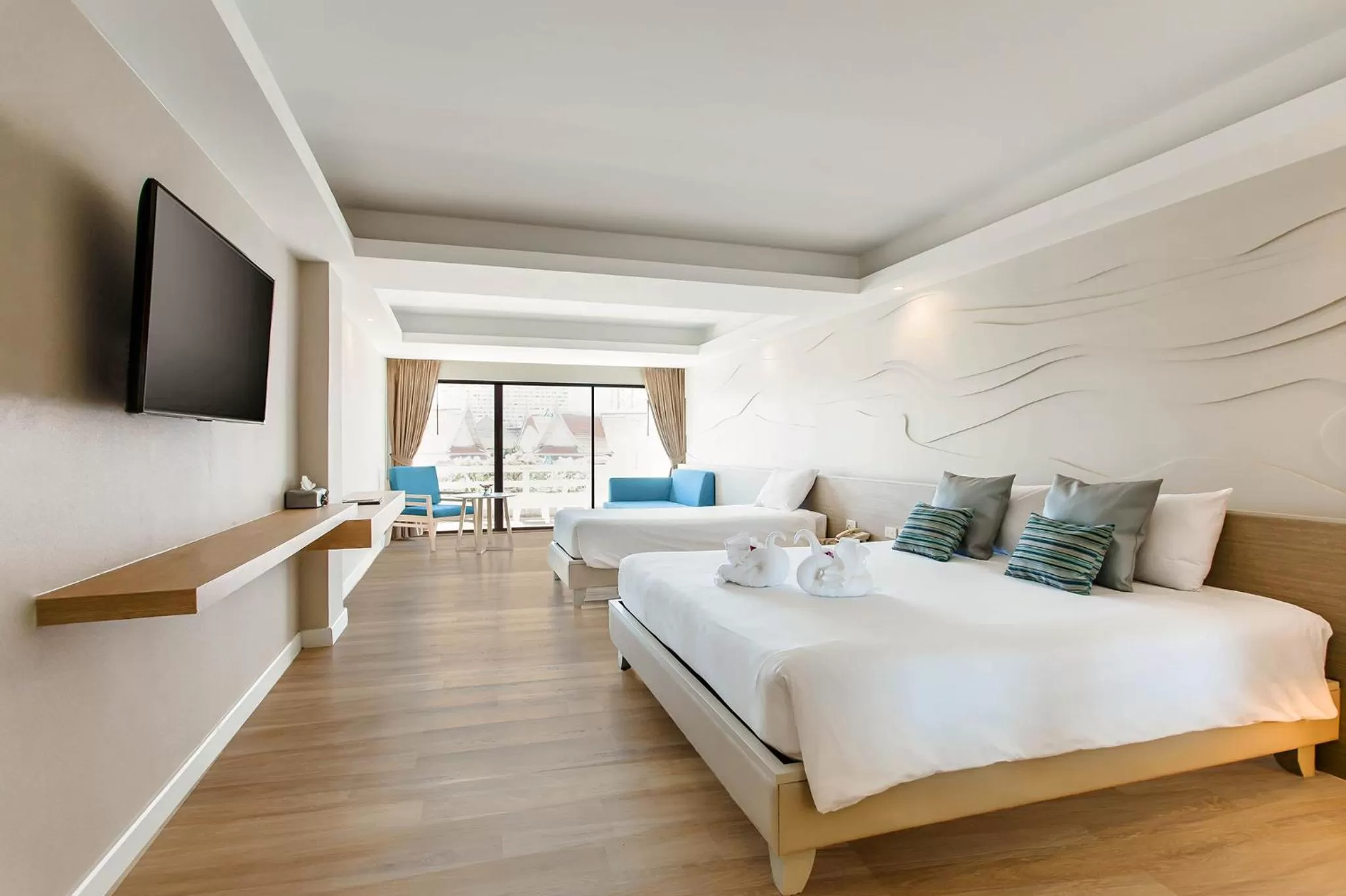 Photo of the whole room, Bed in Methavalai Hotel