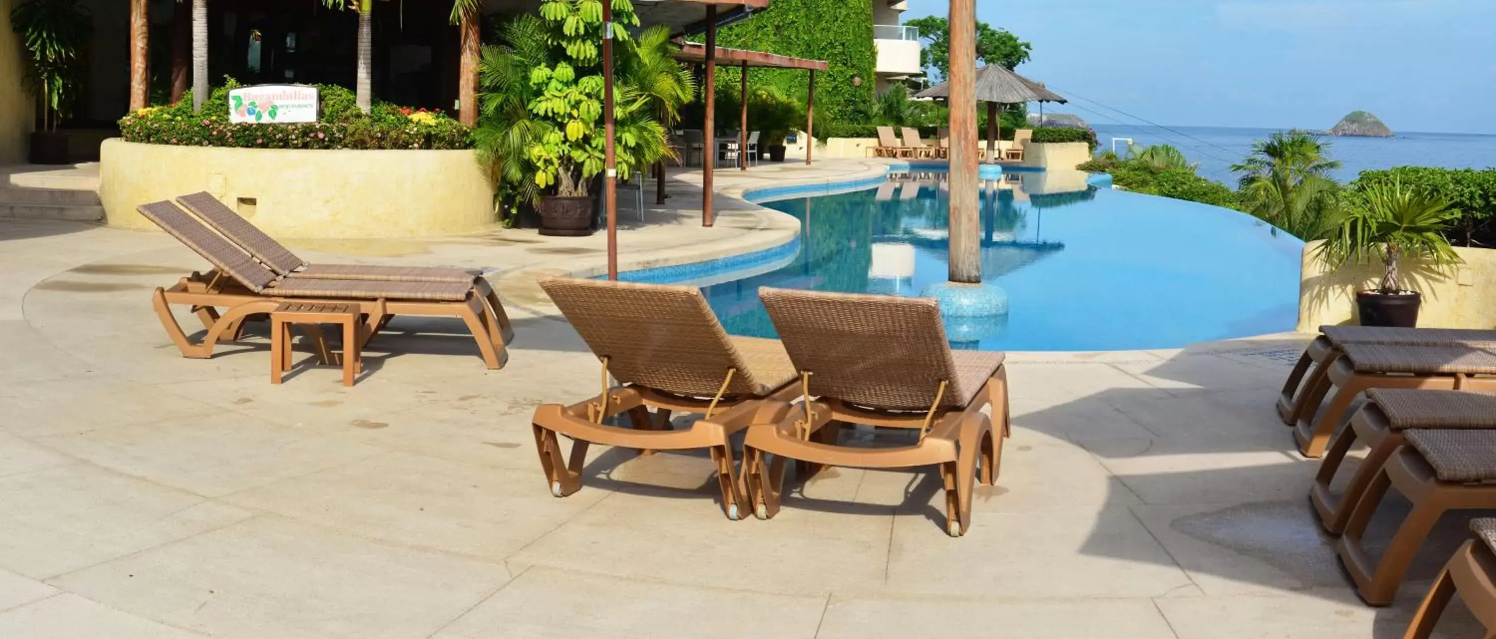 Swimming Pool in Pacifica Resort Ixtapa