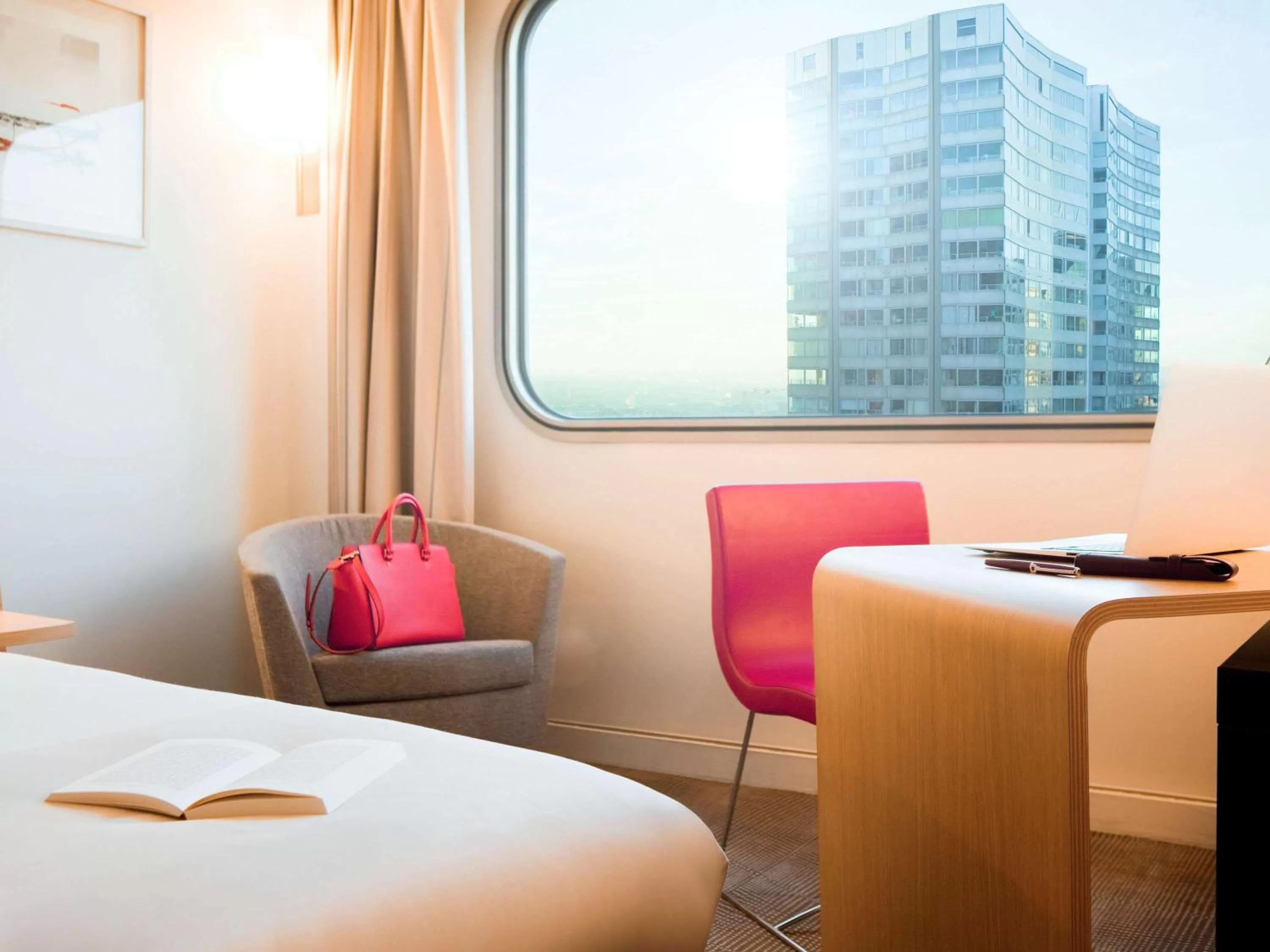 Photo of the whole room, Bed in Novotel Paris Centre Tour Eiffel