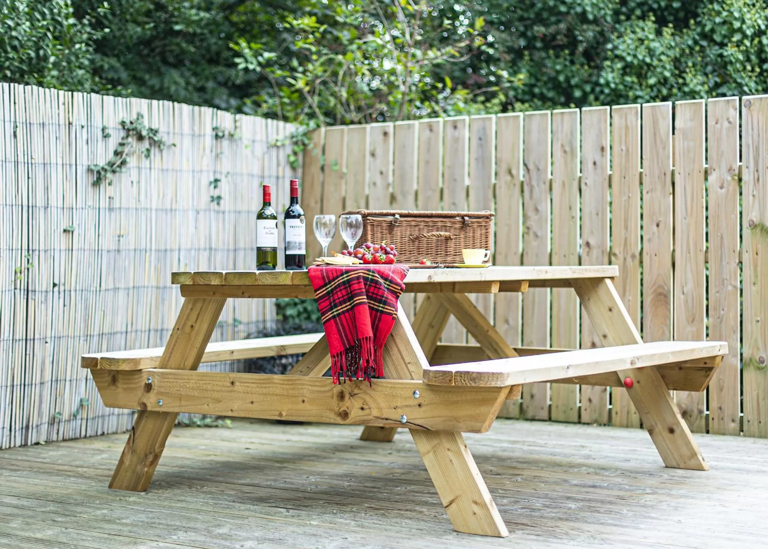 Patio in Entire family home , large rear garden and free parking