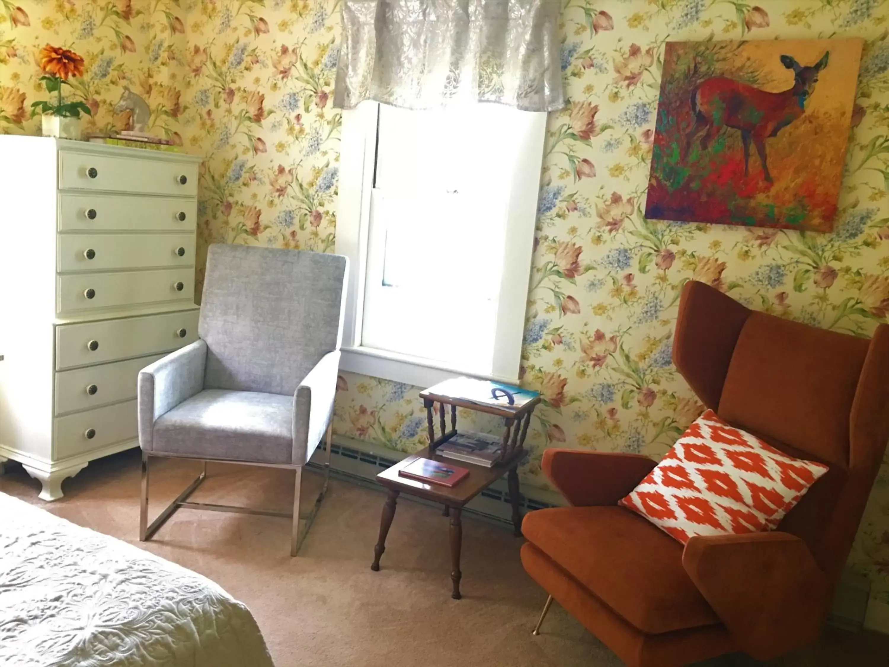 Seating Area in Center Lovell Inn