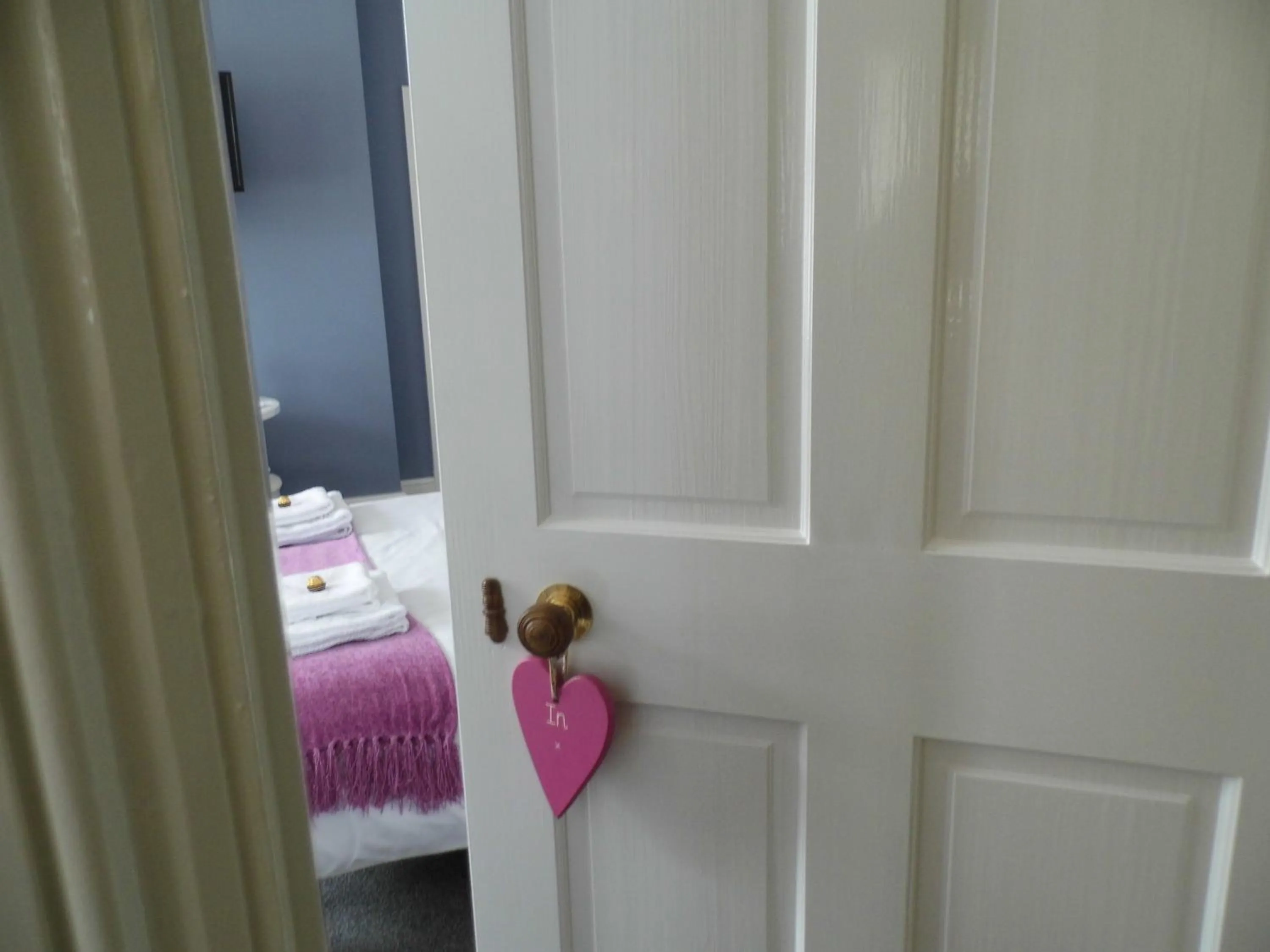 Decorative detail, Bed in Studios At Glenthorne