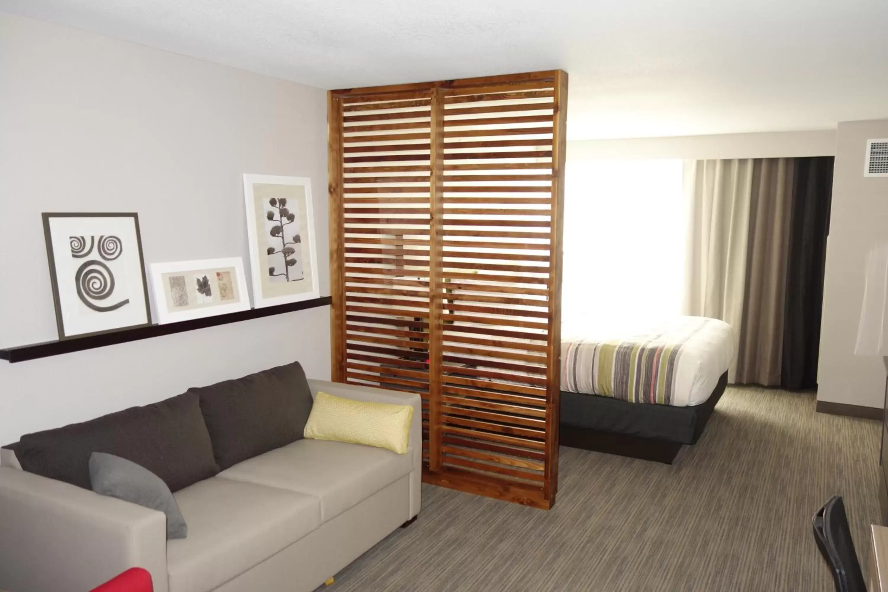 Photo of the whole room, Seating Area in Country Inn & Suites by Radisson, Lawrence, KS