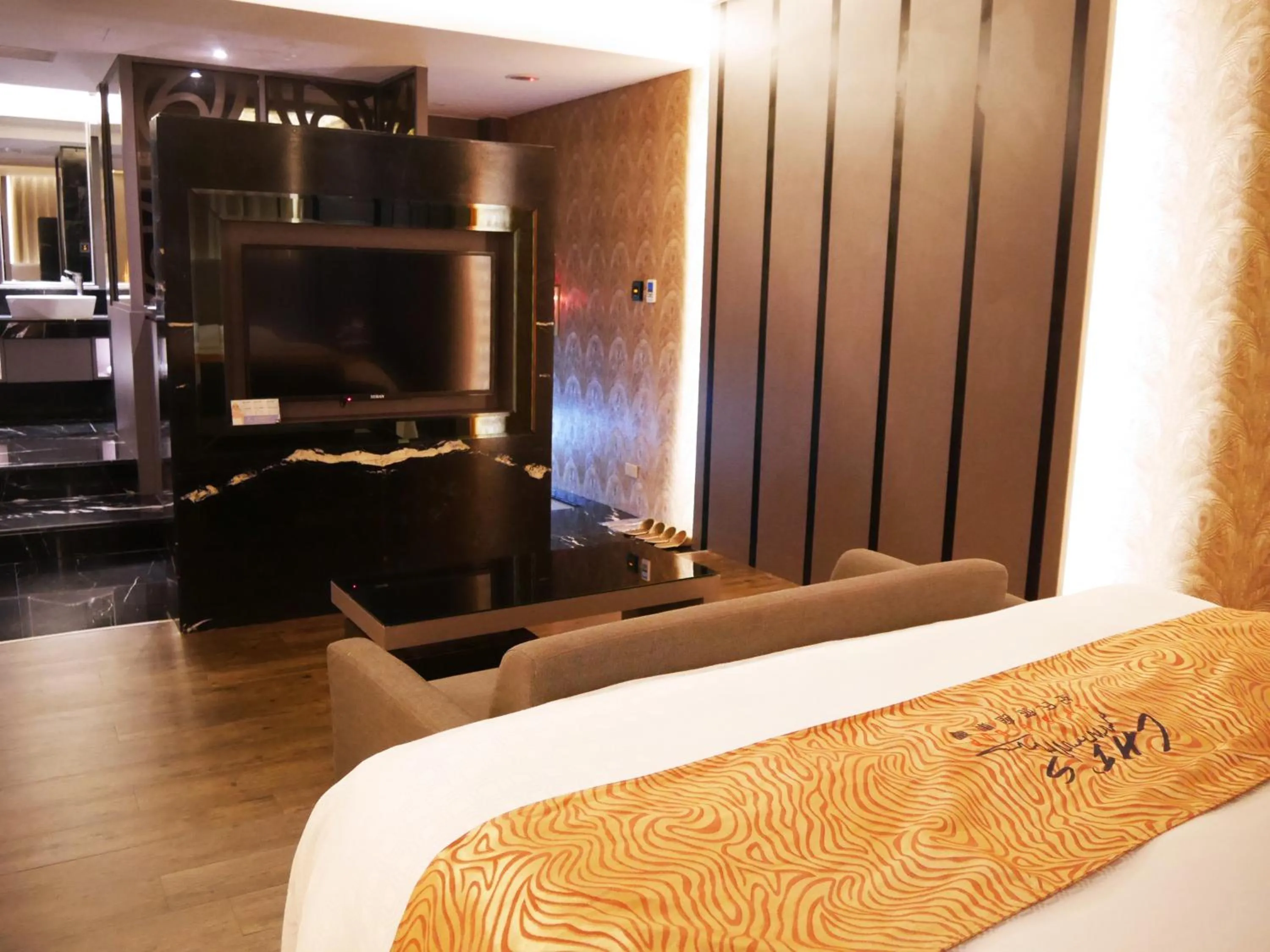 Photo of the whole room, Bed in Refinement Motel