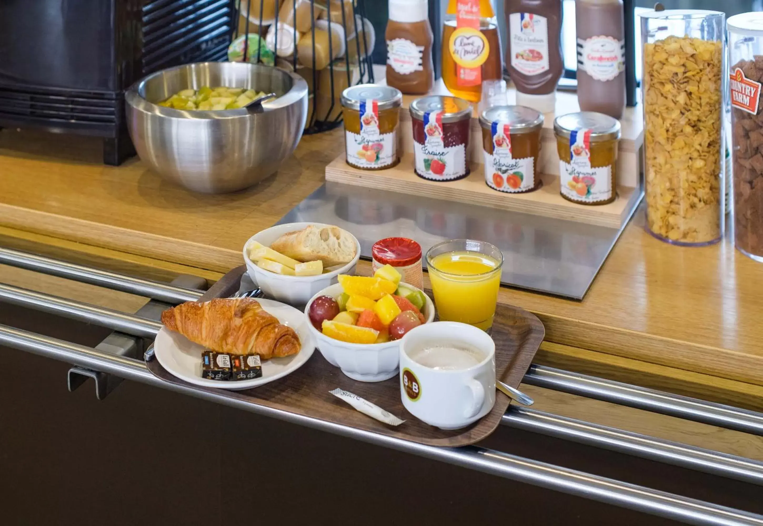 Breakfast in B&B HOTEL Cannes La Bocca Plage