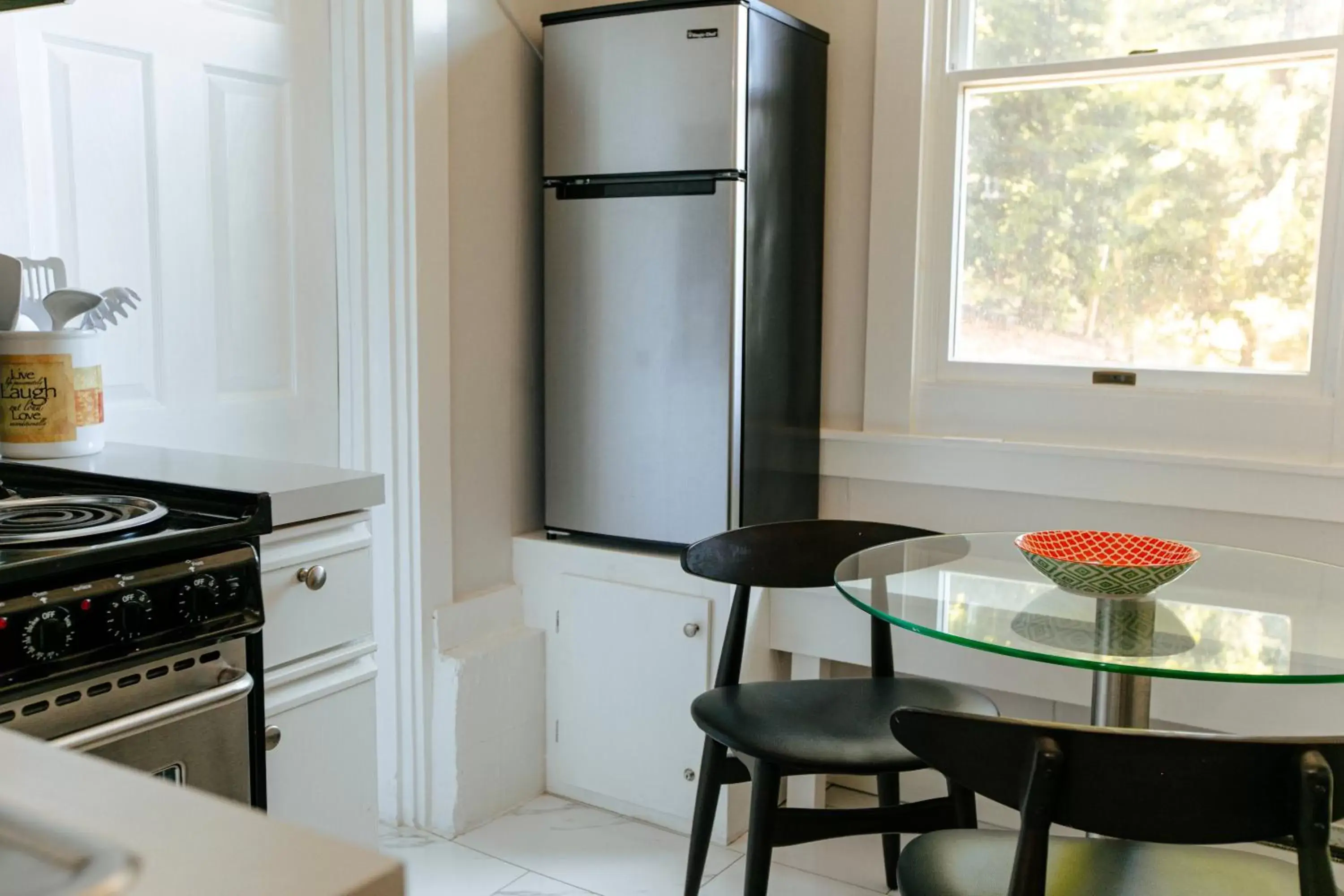 View (from property/room), Kitchen/Kitchenette in The Provincetown Hotel at Gabriel's