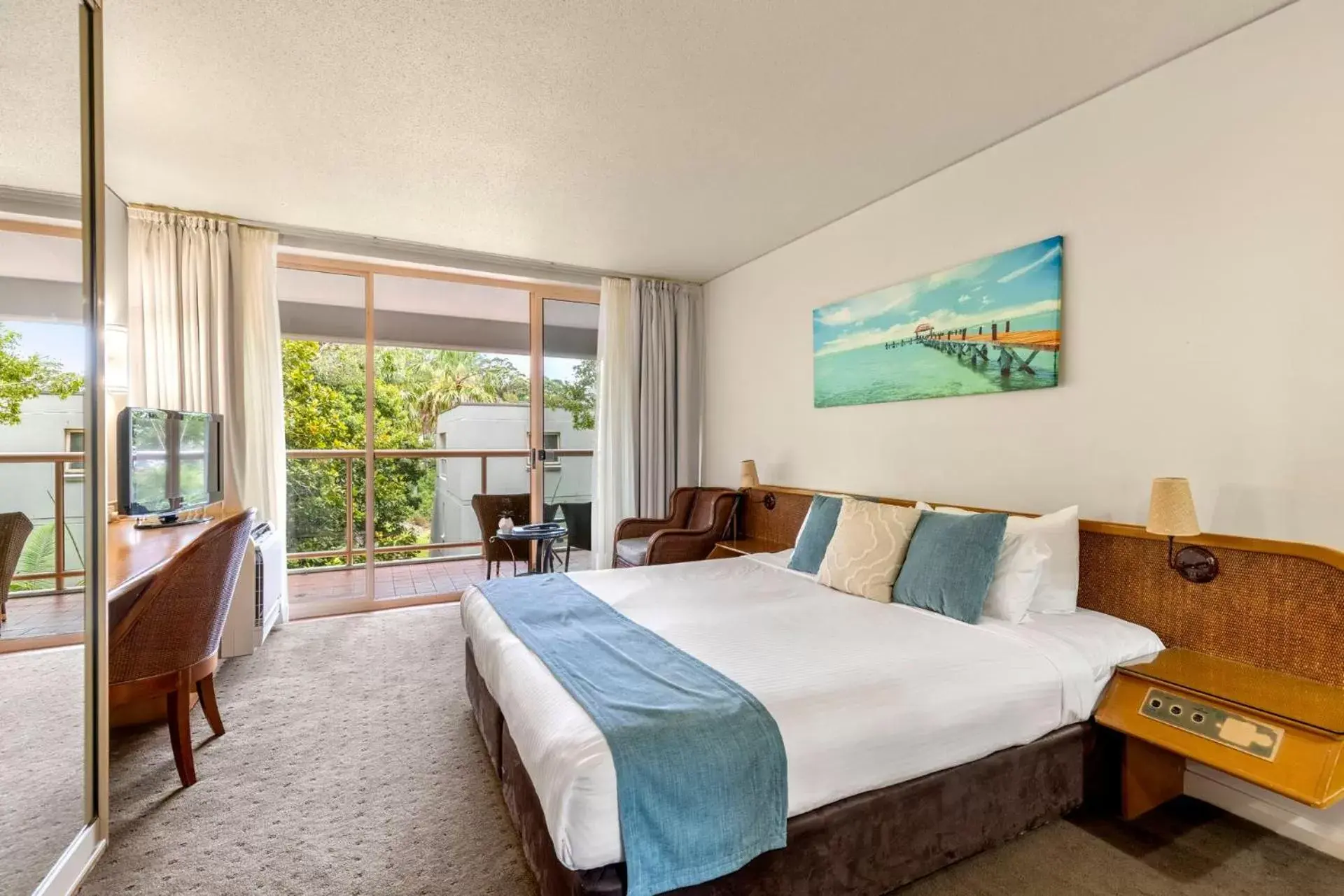 Bedroom, Bed in Charlesworth Bay Beach Resort
