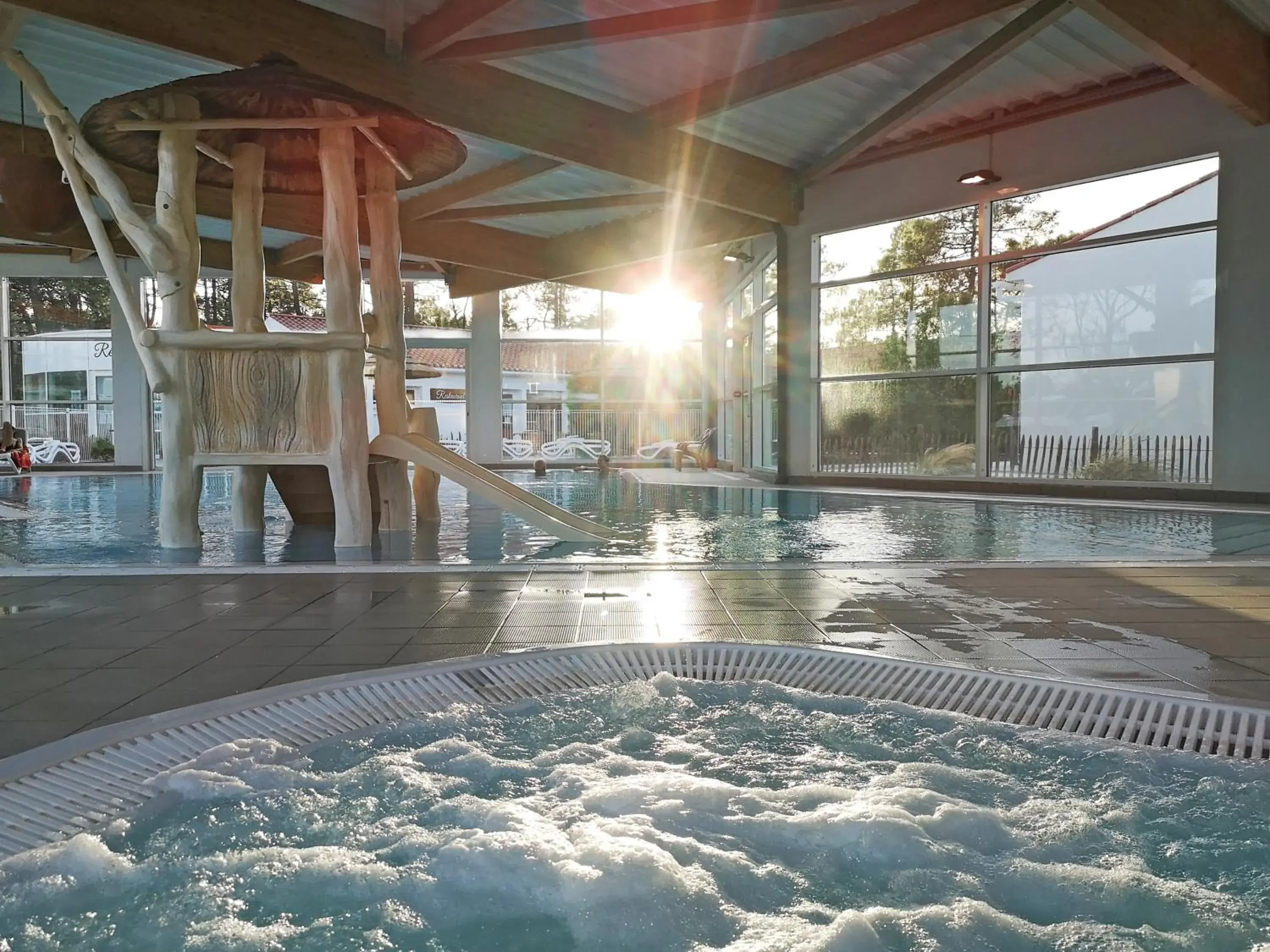 Swimming pool in Vent d'Eden Park Hôtel Swimming pool in Vent d'Eden Park Hôtel