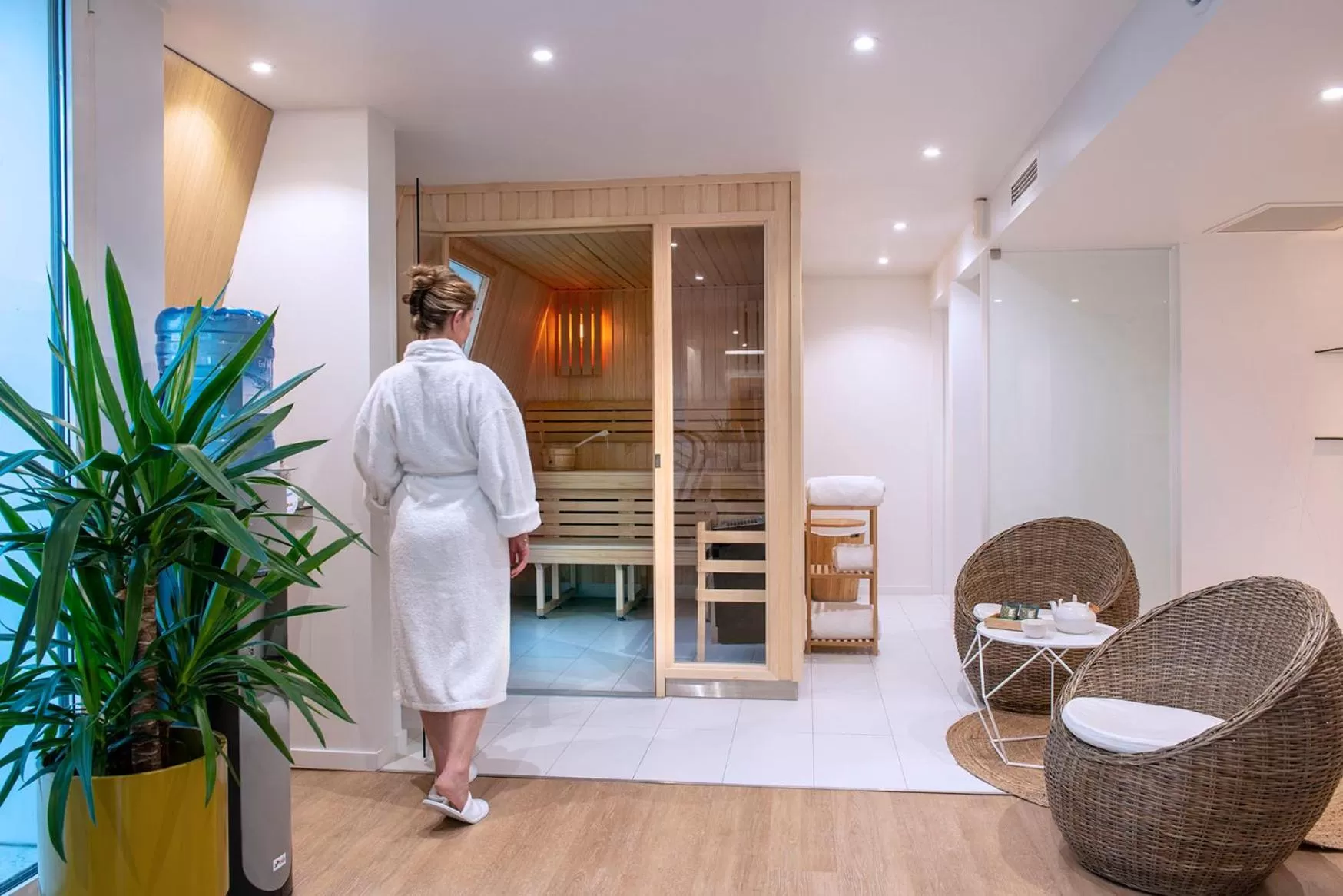 People in Seeko'o Hotel Bordeaux