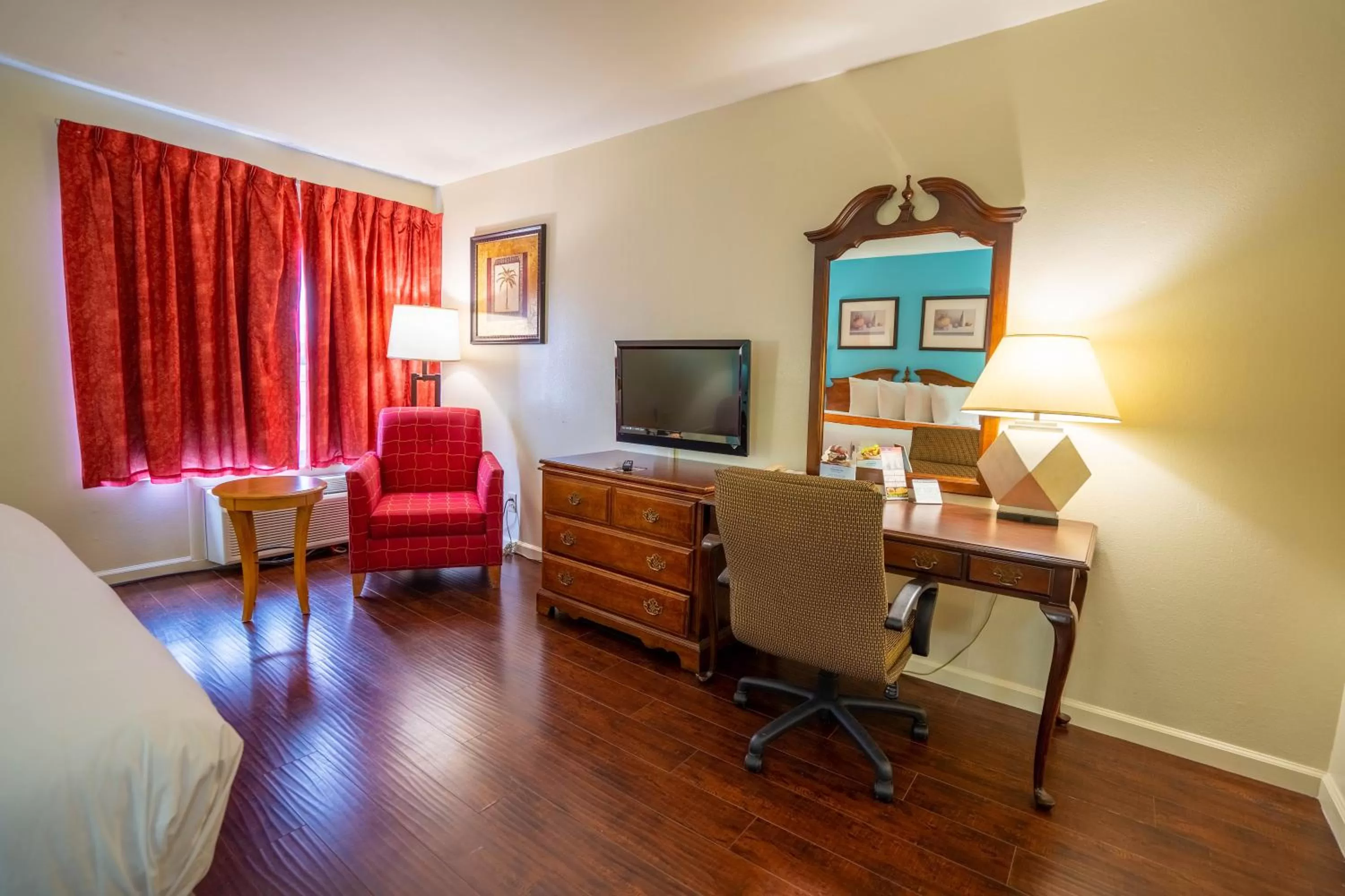 Bed in Howard Johnson by Wyndham Buena Park