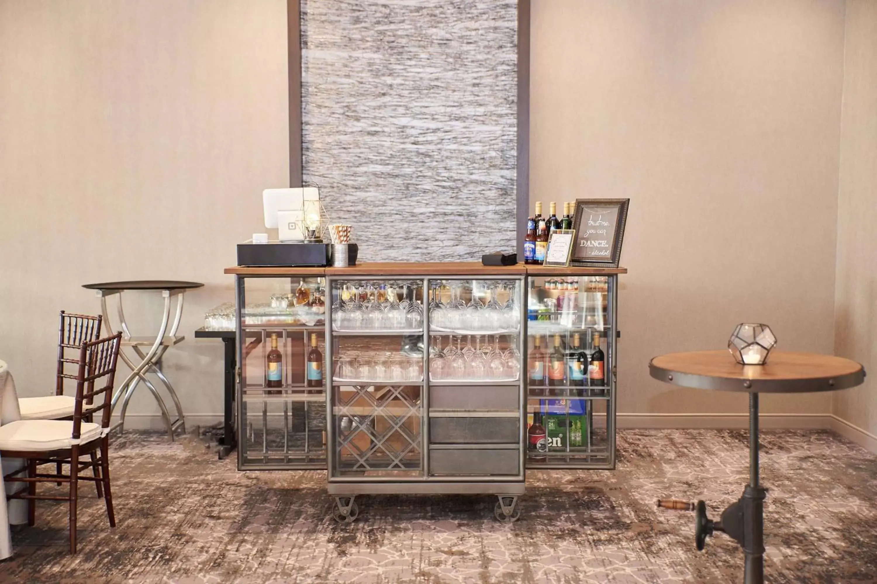 Lounge or bar in The Row Hotel at Assembly Row, Autograph Collection by Marriott