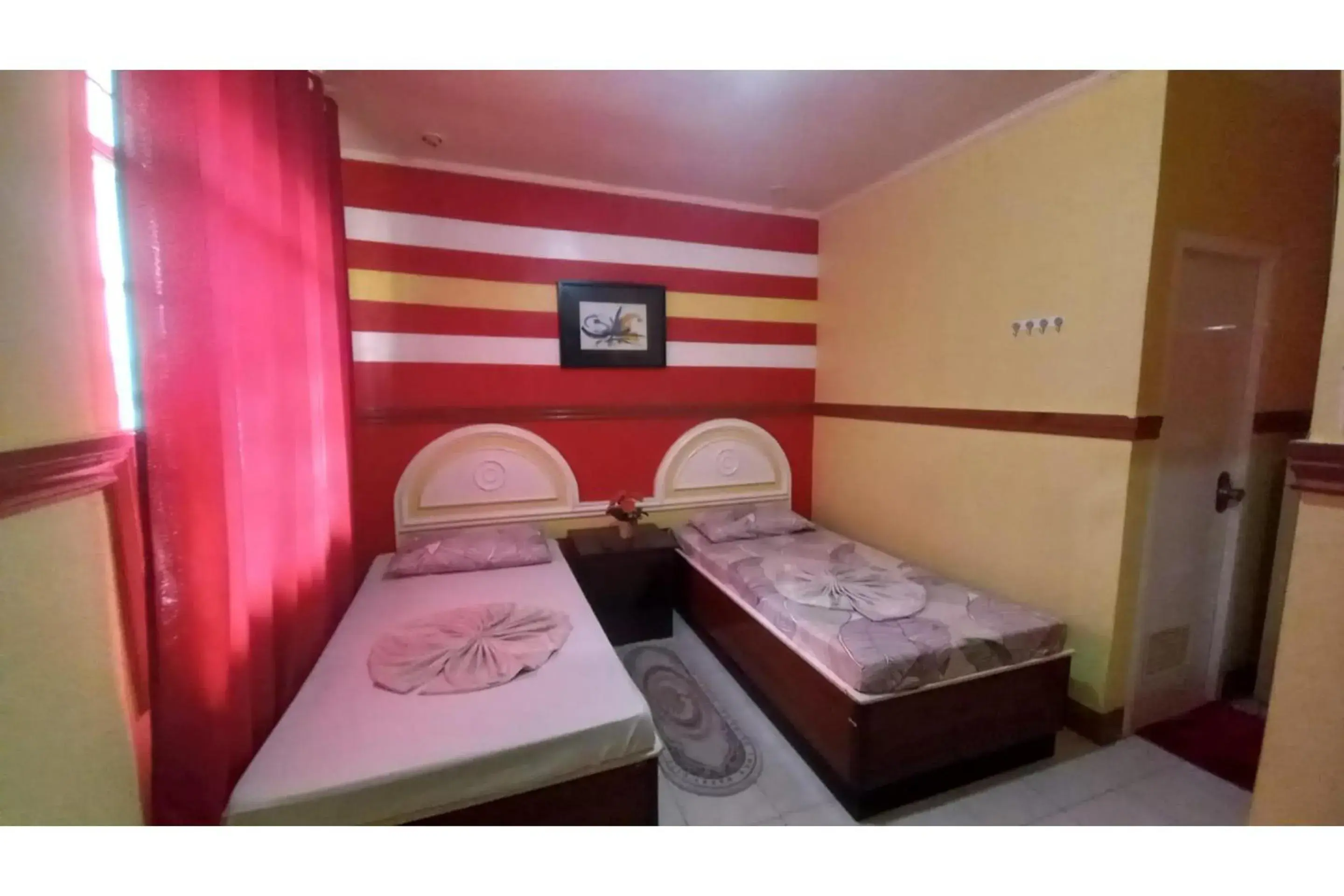 Photo of the whole room, Bed in RedDoorz @ Jomckayl Apartelle Naga