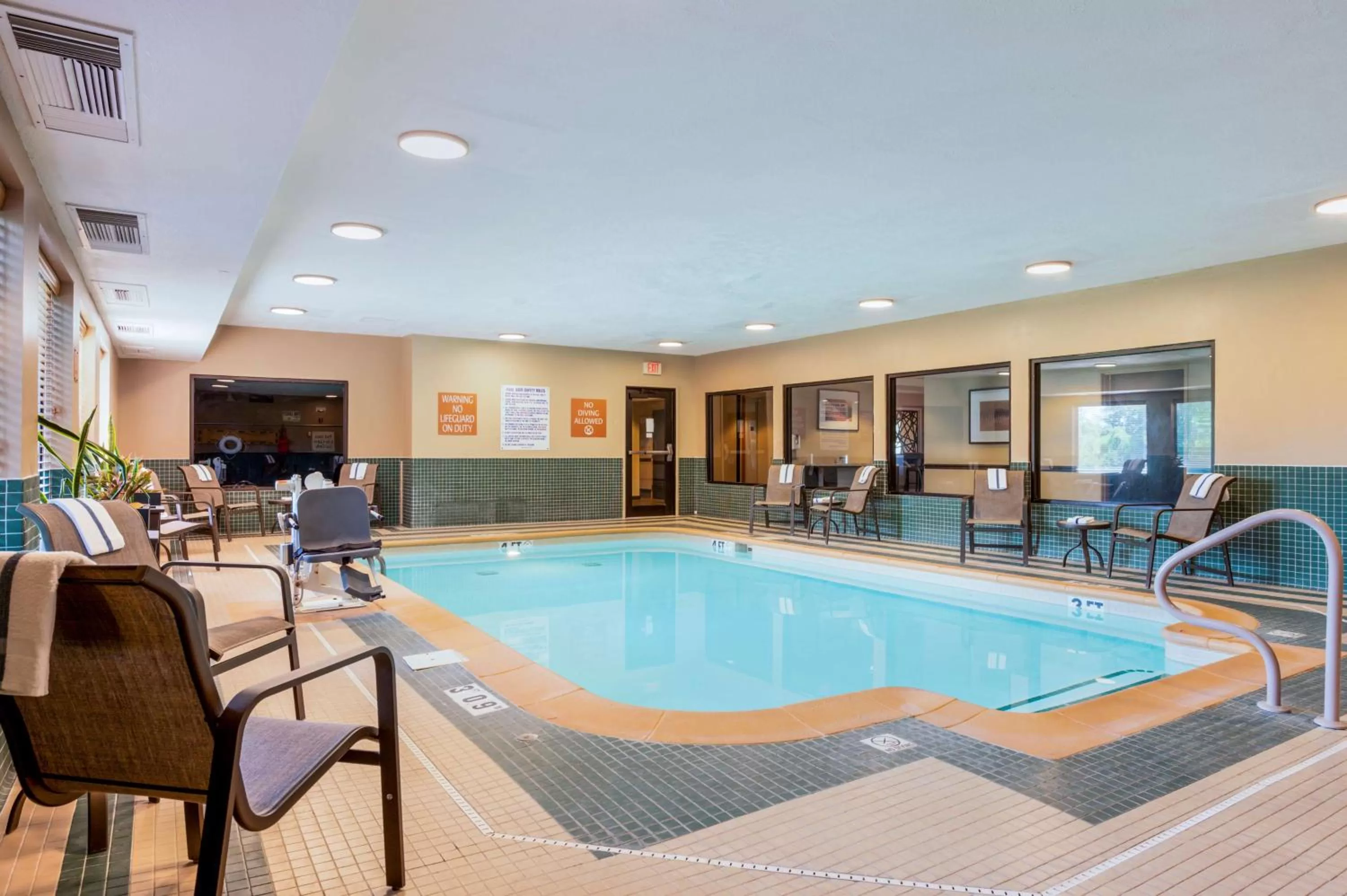 Swimming pool in Best Western Plus Warsaw