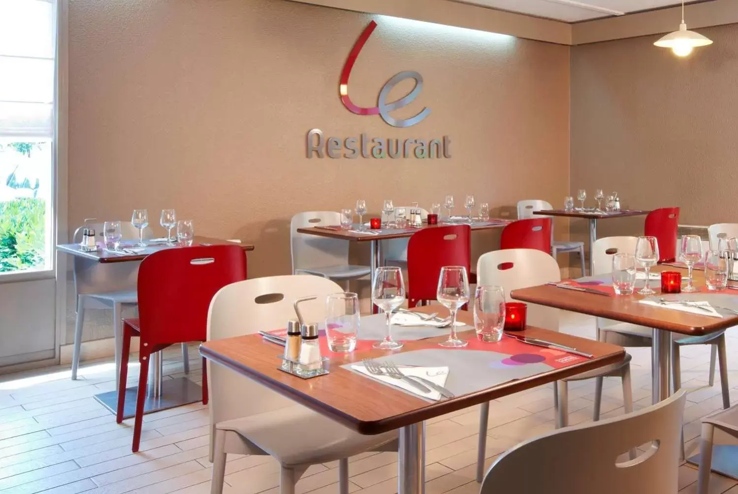 Restaurant/Places to Eat in Campanile Meaux